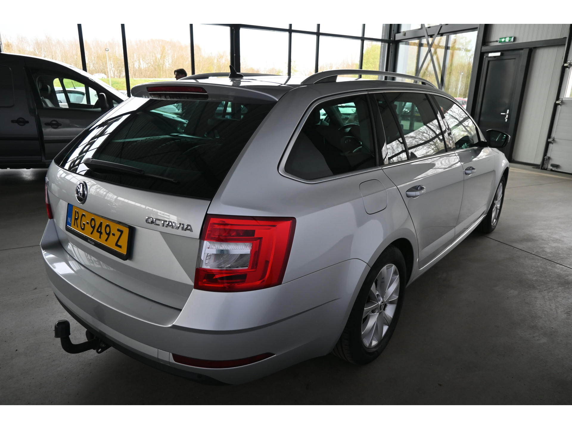 ŠKODA Octavia Combi 1.0 TSI Greentech Ambition Business Automaat Navigatie Stoelverwarming Rijklaarprijs! Inruil Mogelijk!