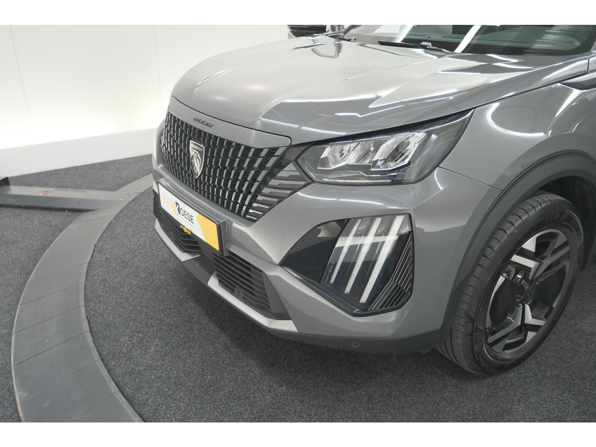 Peugeot 2008 PureTech 130 EAT8 Allure | 100% Benzine | Parkeersensoren Voor + Achter | Apple CarPlay | Climate Control