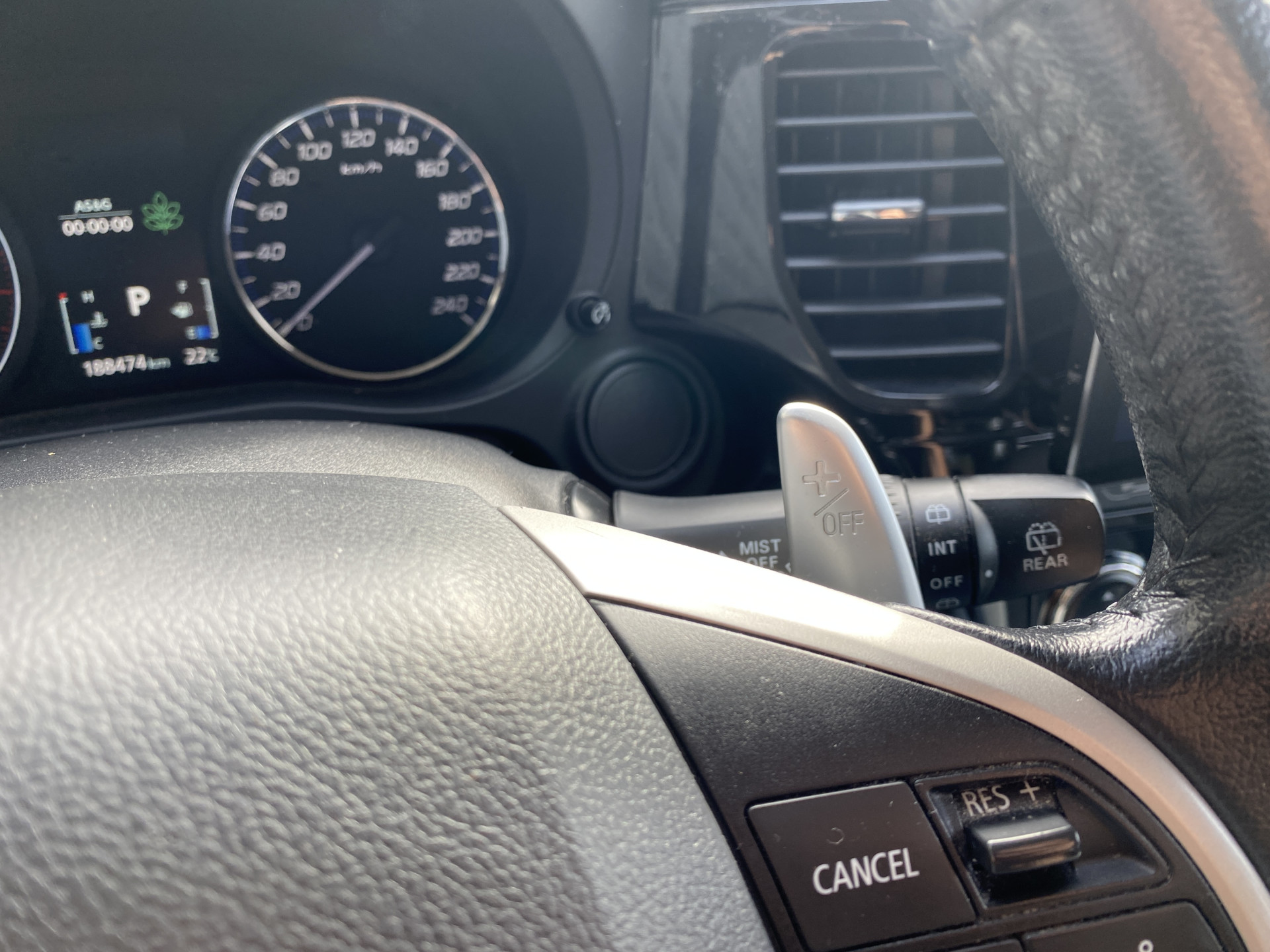 Mitsubishi Outlander 2.0 Intense 150 pk AUT. | dealer onderh. | lichtmetaal 18 inch | trekhaak | cruise control | apple carplay - android