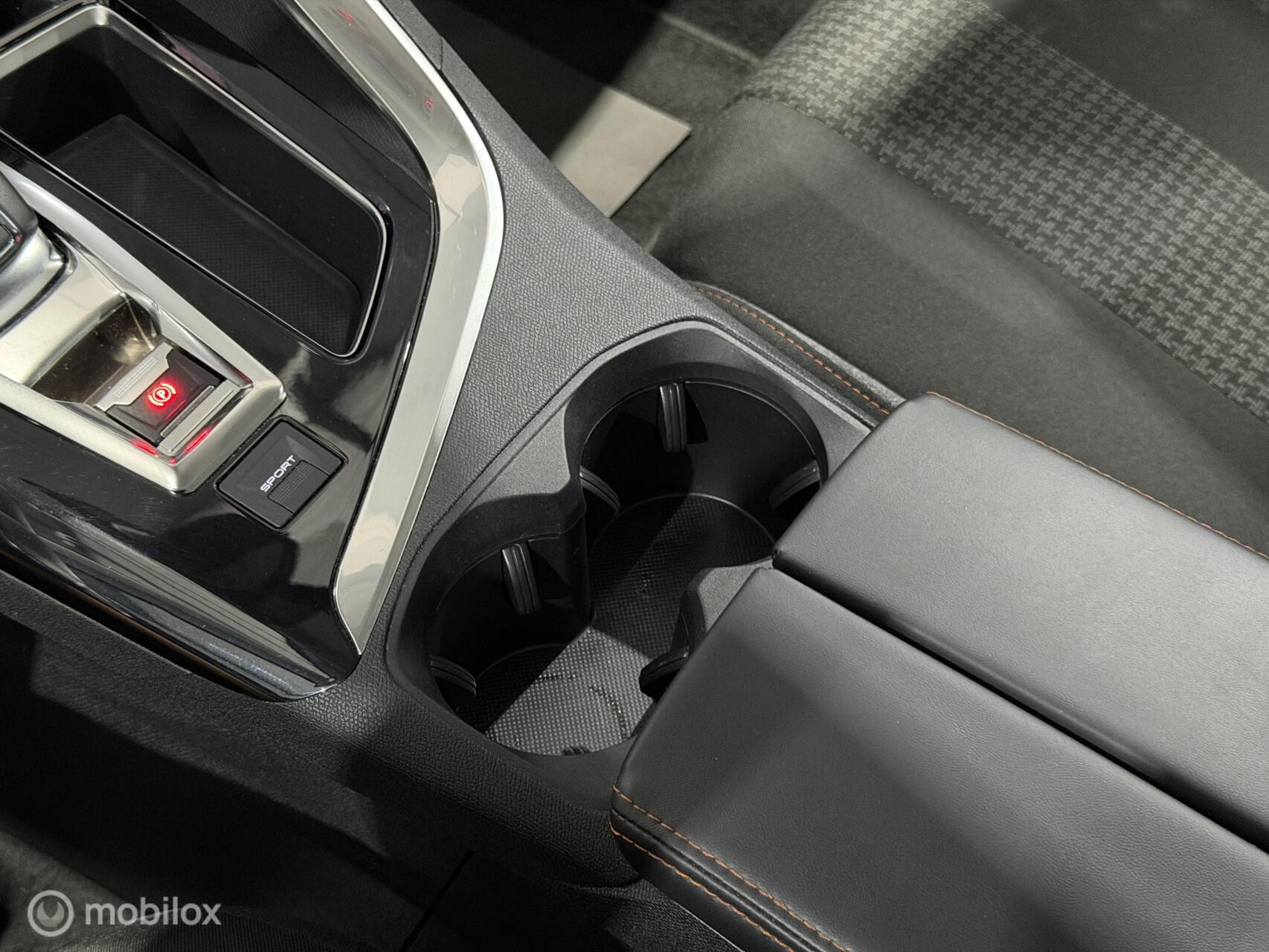 Peugeot 3008 1.2 PureTech Active|Automaat|CarPlay|Camera|Trekhaak|NAP