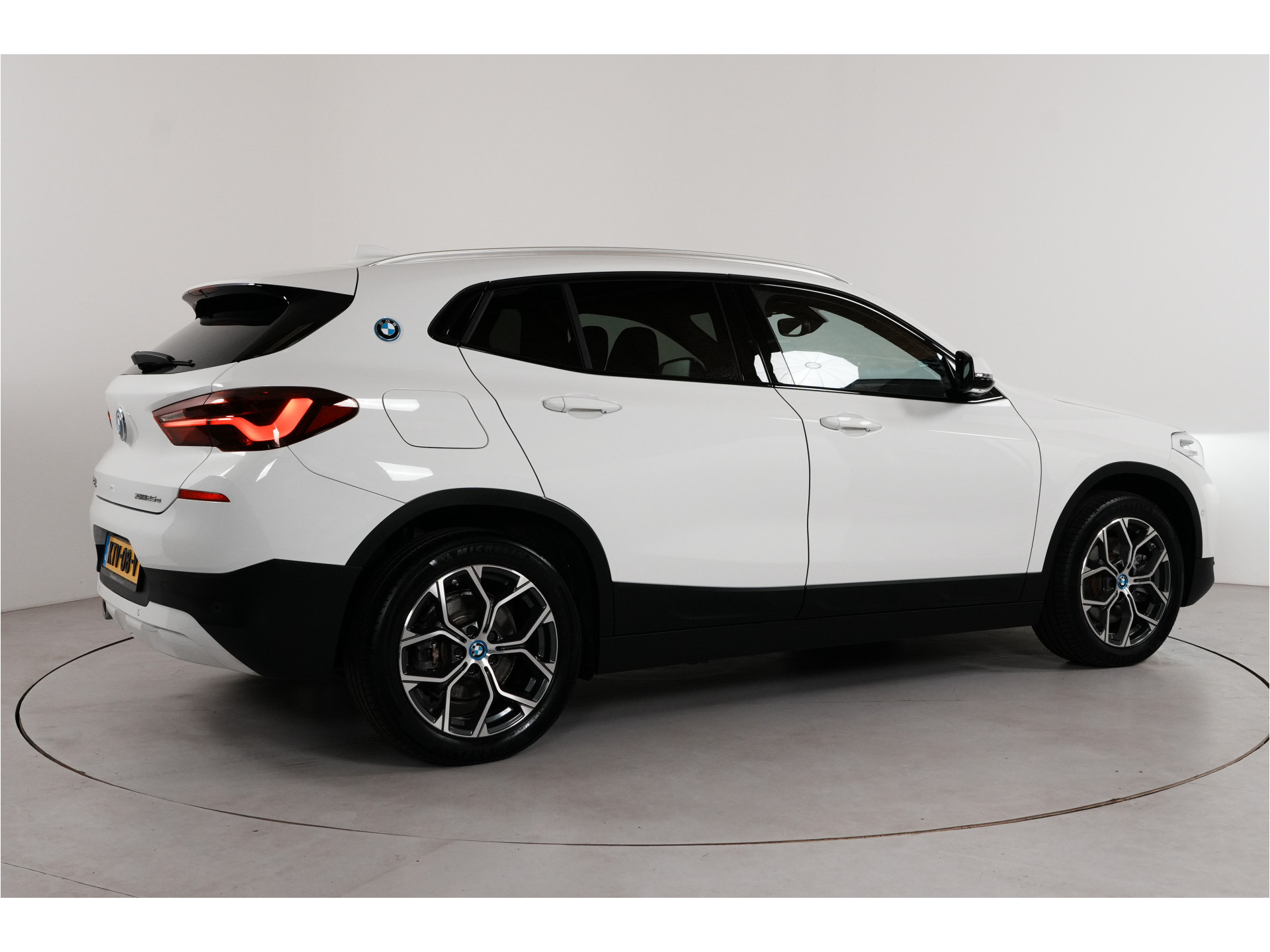 BMW X2 xDrive25e PHEV 220 pk | SOH 92% | M Sport int. | Adaptive Cruise  | Camera |