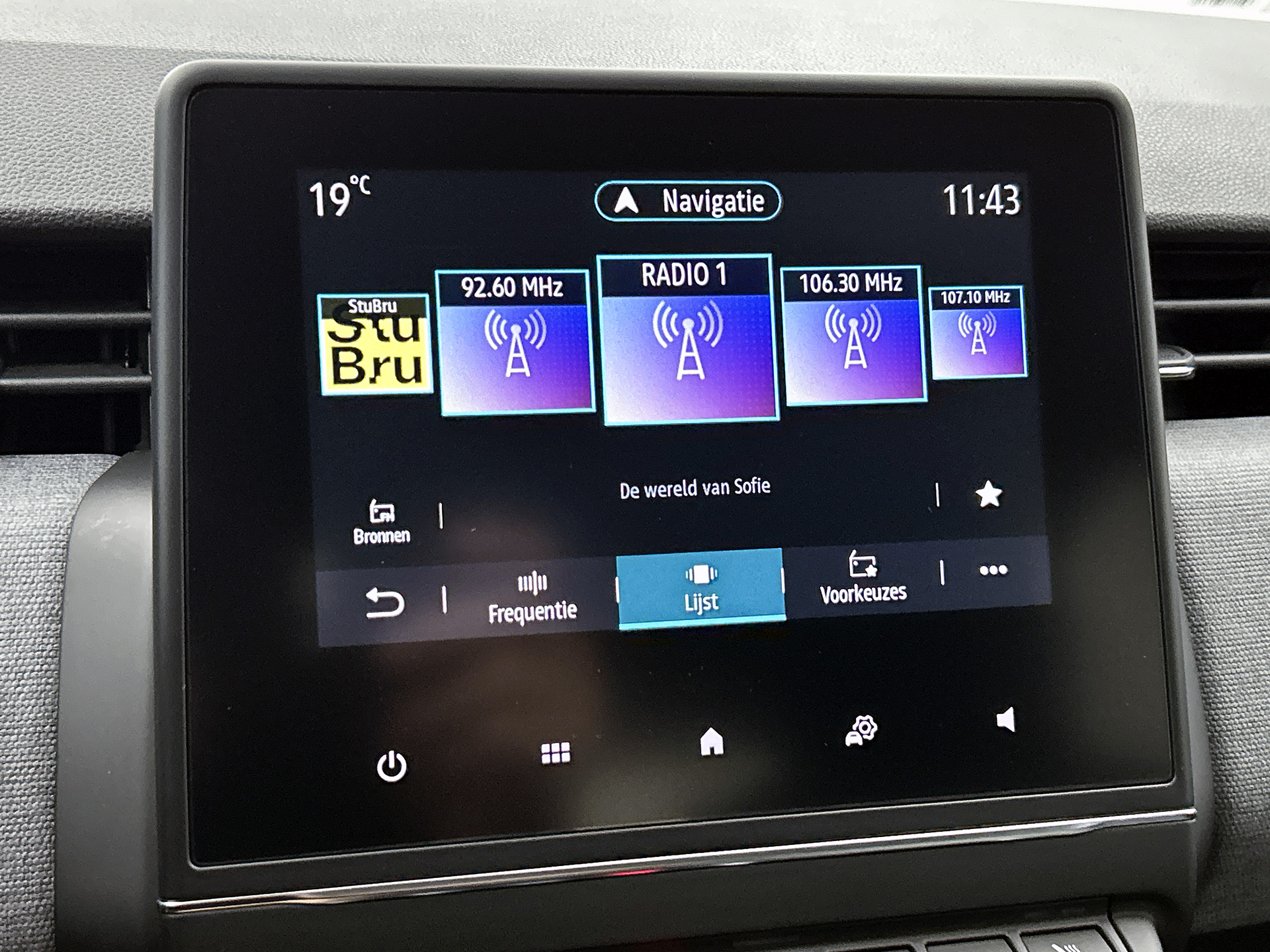 Renault Clio TCe 90PK GPF evolution | CAMERA | NAVI | DEALER ONDERHOUDEN | STOEL VERWARM. | PARK. SENSOREN | CARPLAY