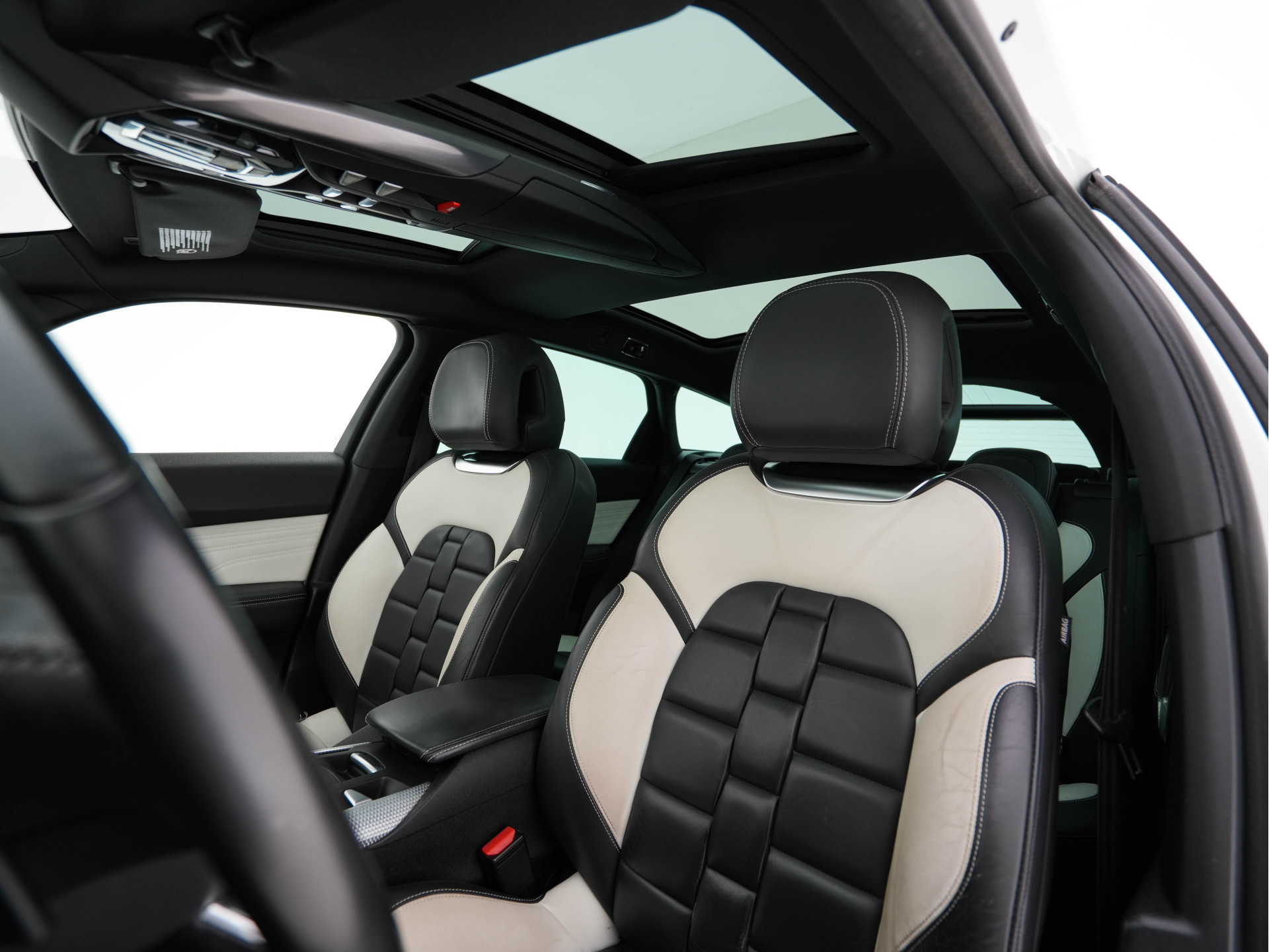 Citroën DS5 2.0 Hybrid4 Business Executive Aut. *PANO | TWO-TONE-LEATHER | MEMORY-PACK | NAVI-FULLMAP | XENON | KEYLESS | CAMERA | HEAD-UP | MASSAGE-SEAT | CRUISE | SPORT-SEATS | 17"ALU*