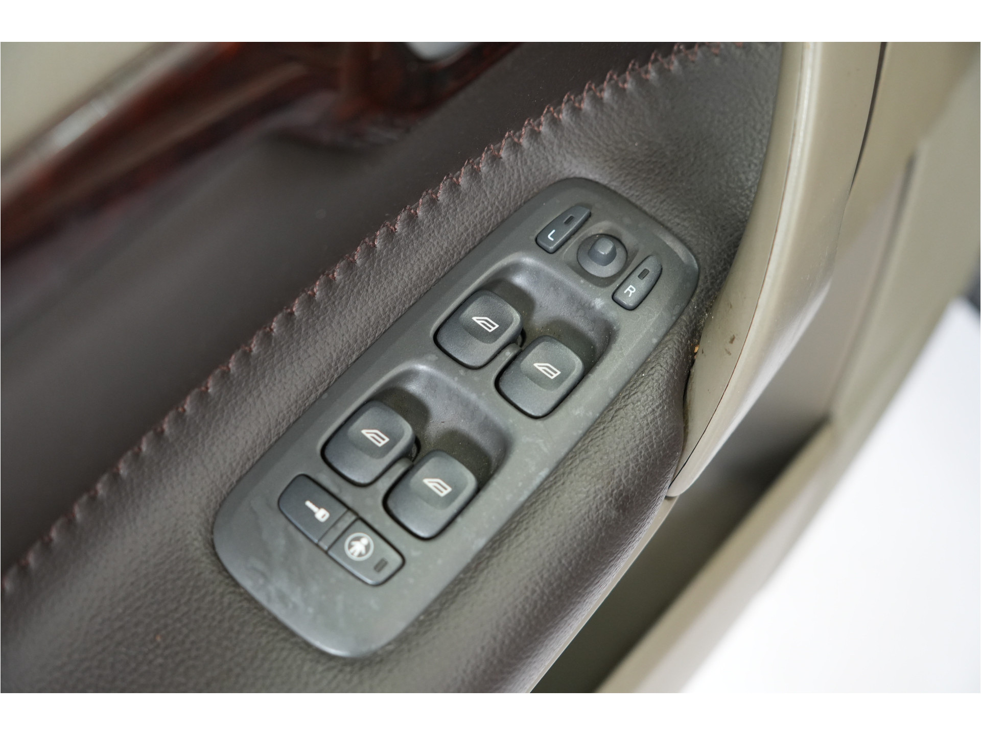 Volvo V70 Cross Country 2.4 T Geartr. Comf. | Blijvend Youngtimer | Trekhaak | Lage stand |