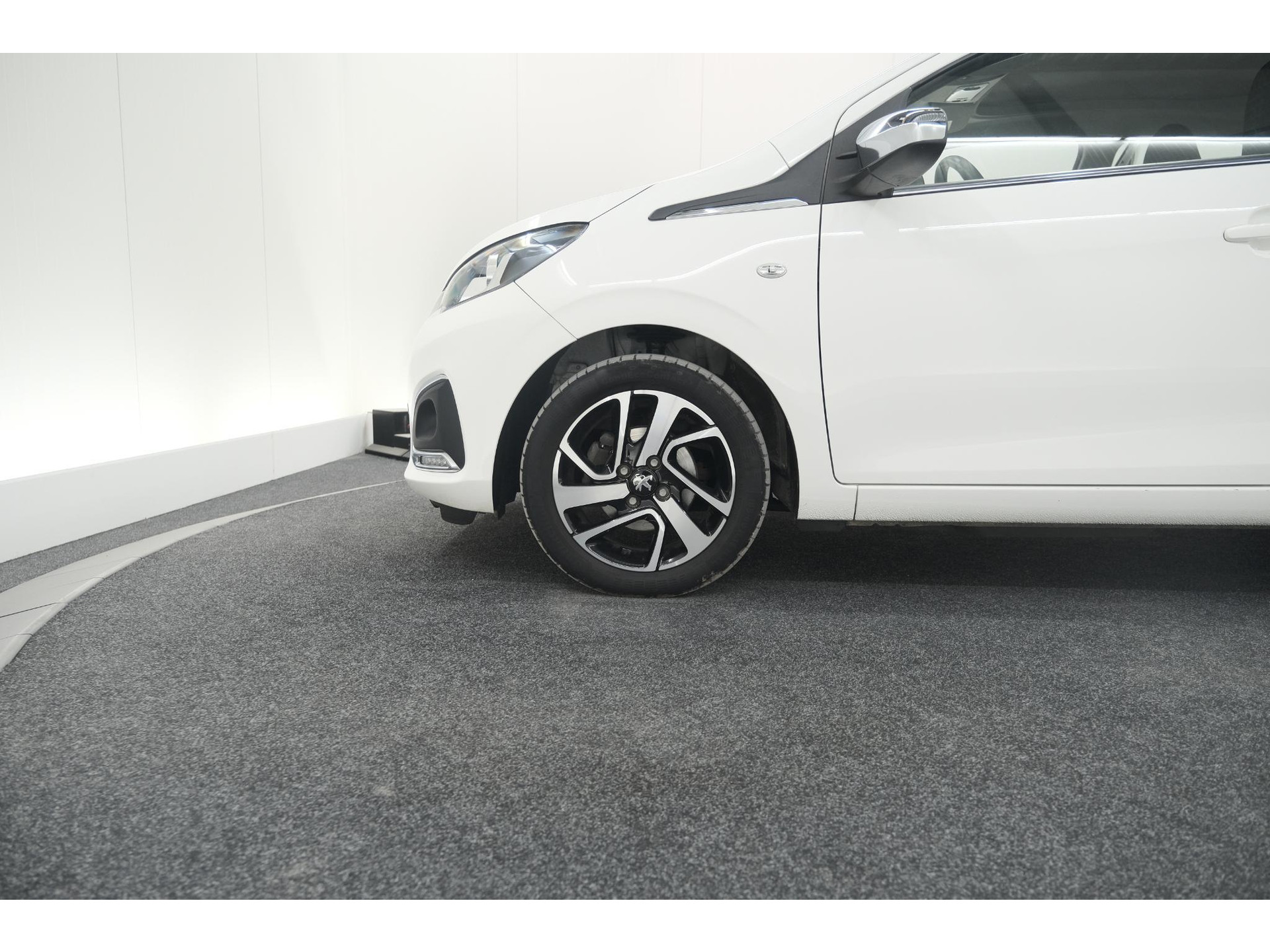 Peugeot 108 1.0 e-VTi Allure TOP! | Elektrisch Vouwdak | Camera | Navigatie | Climate Control