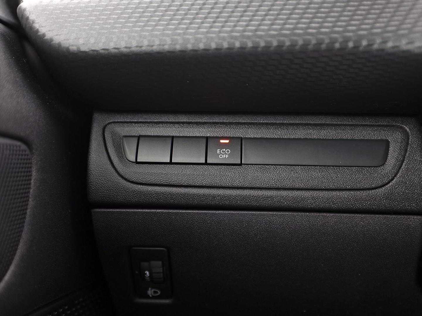 Peugeot 2008 1.2 PureTech Sport (SCHERM, CRUISE, SPORTSTOELEN, NIEUWE APK, NIEUWSTAAT)