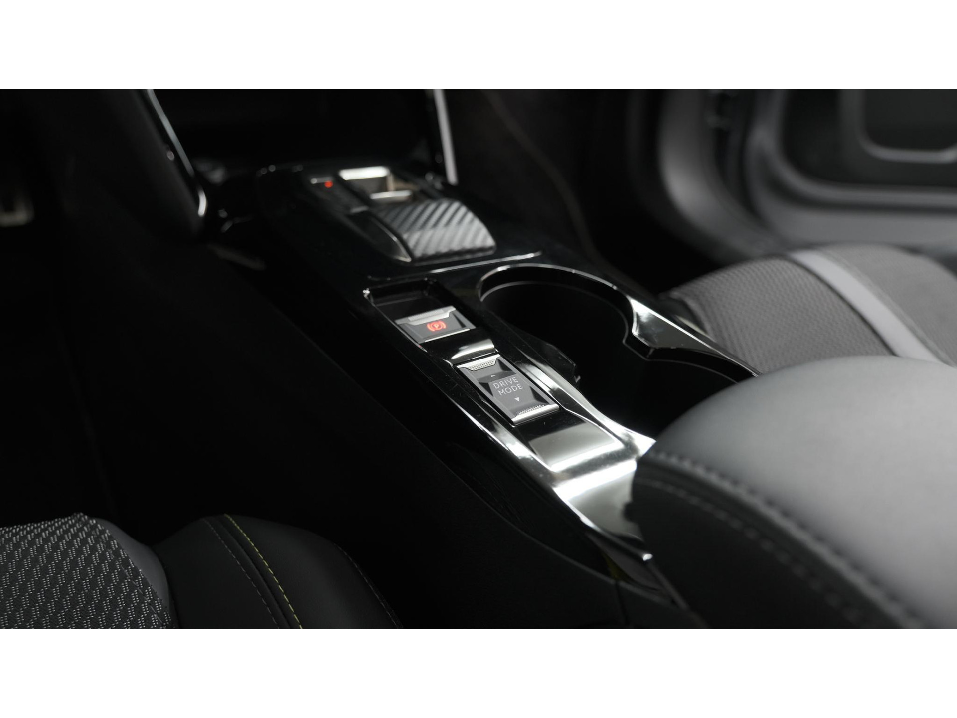 Peugeot 2008 PureTech 130 EAT8 GT | 360 Camera | Adaptieve Cruise Control | Dodehoekdetectie | Apple Carplay