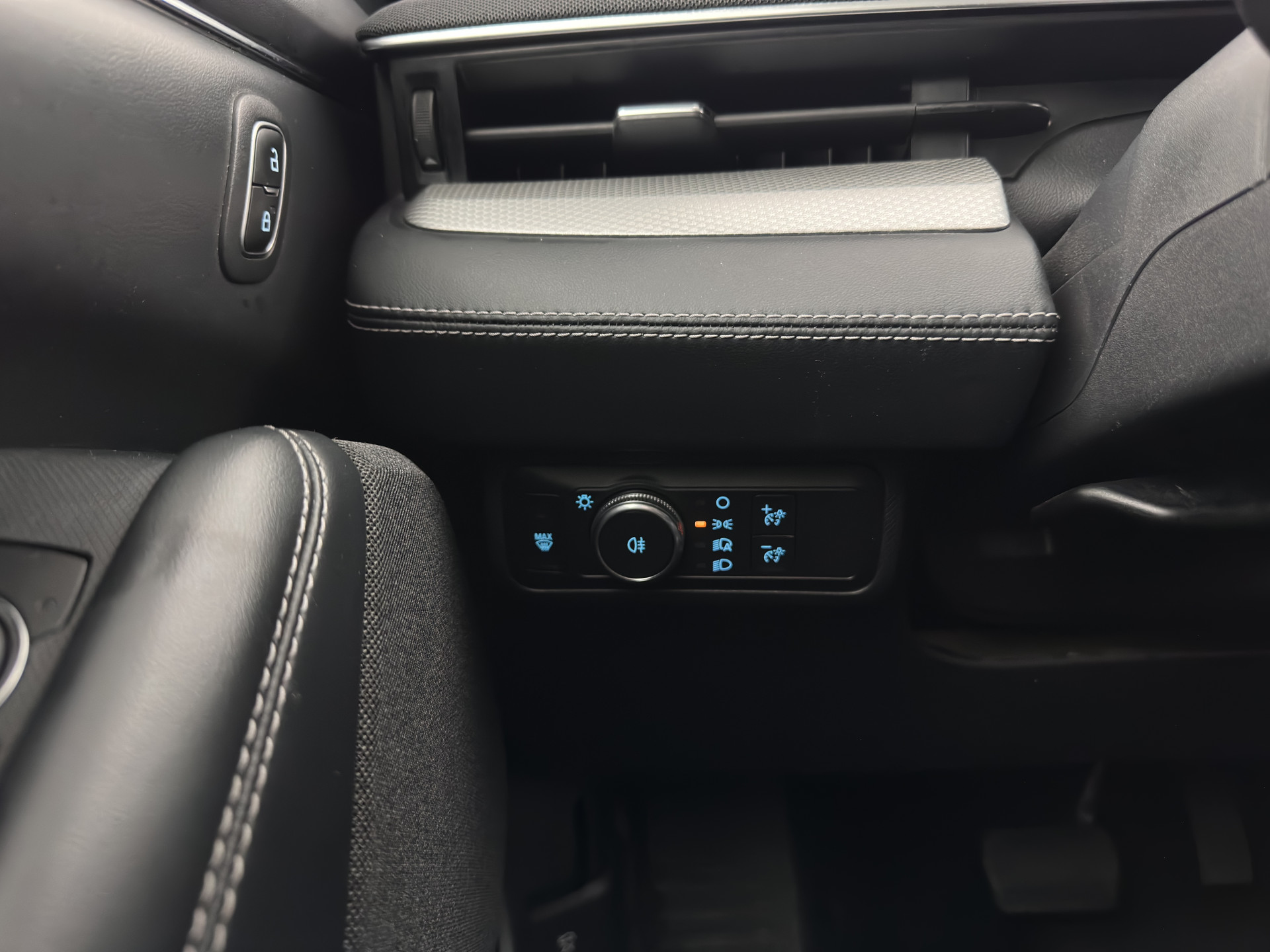 Ford Mustang Mach-E RWD 75 kWh [3-Fase ] {SOH-90%} (INCL-BTW) Aut.*LEATHER | FULL-LED | DAB | DIGI-COCKPIT | KEYLESS | NAVI-FULLMAP | CARPLAY | HEATED-COMFORTSEATS | TOPVIEW |  ADAPTIVE-CRUISE | PRIVACY-GLASS | 18'' ALU*