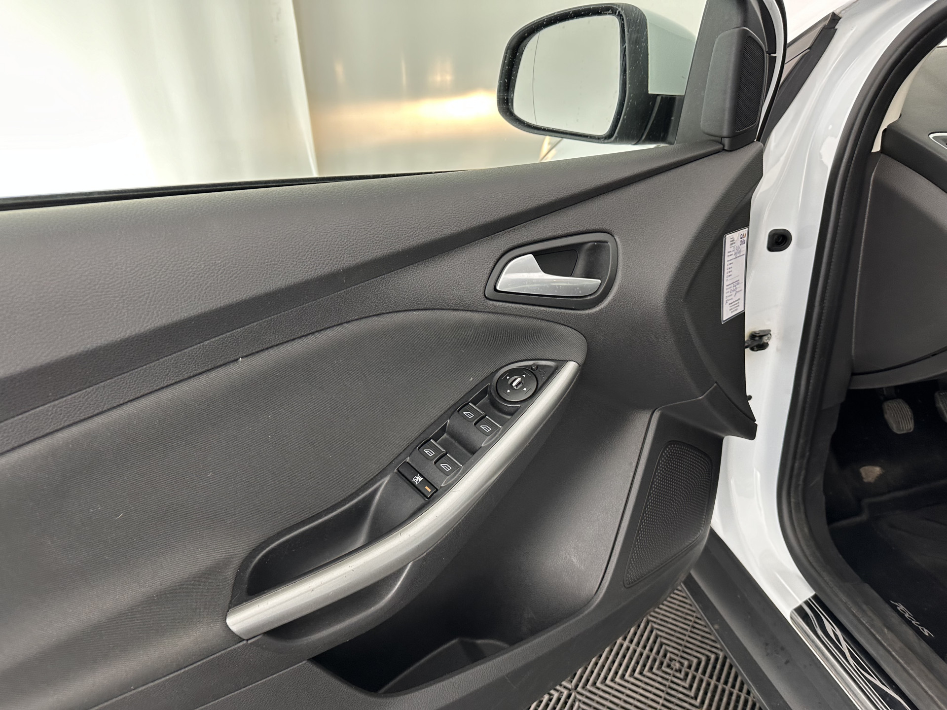 Ford Focus Wagon 1.0 EcoBoost Titanium MOTOR DEFECT !!!*NAVI-FULLMAP | COMFORT-SEATS | ECC | PDC | CRUISE | PARKPILOT | HEATED-SEATS | 16''ALU*