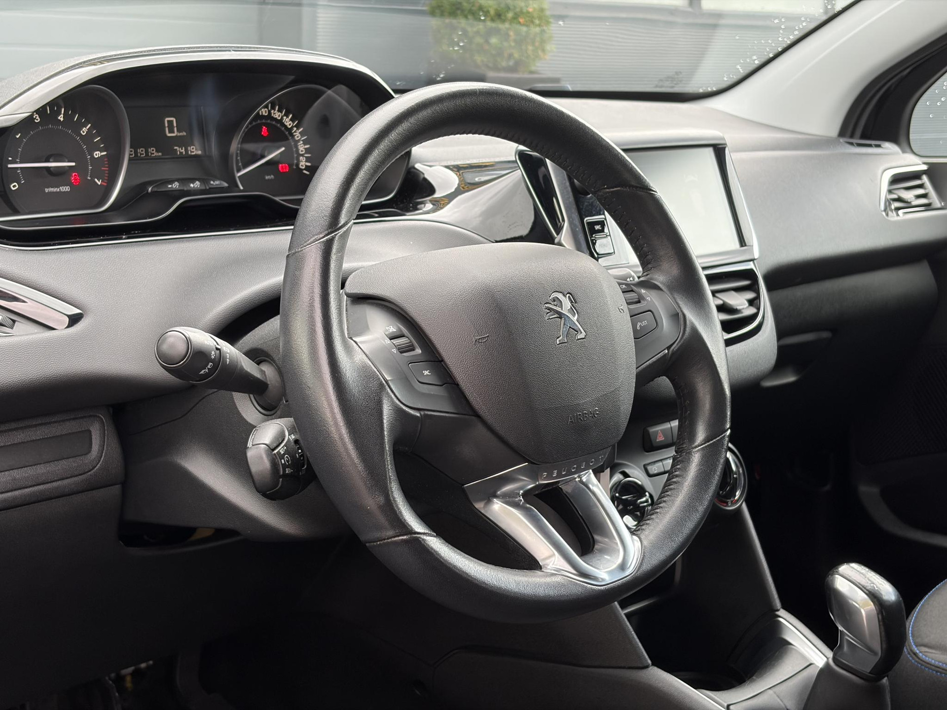 Peugeot 208 1.2 PureTech Signature ✓Net beurt gahad✓Navi✓Carplay✓Lm velgen✓Airco✓Cruise✓5 Deurs✓Pdc✓5 Deurs✓Lm velgen✓N.A.P✓Apk tot 04-2027