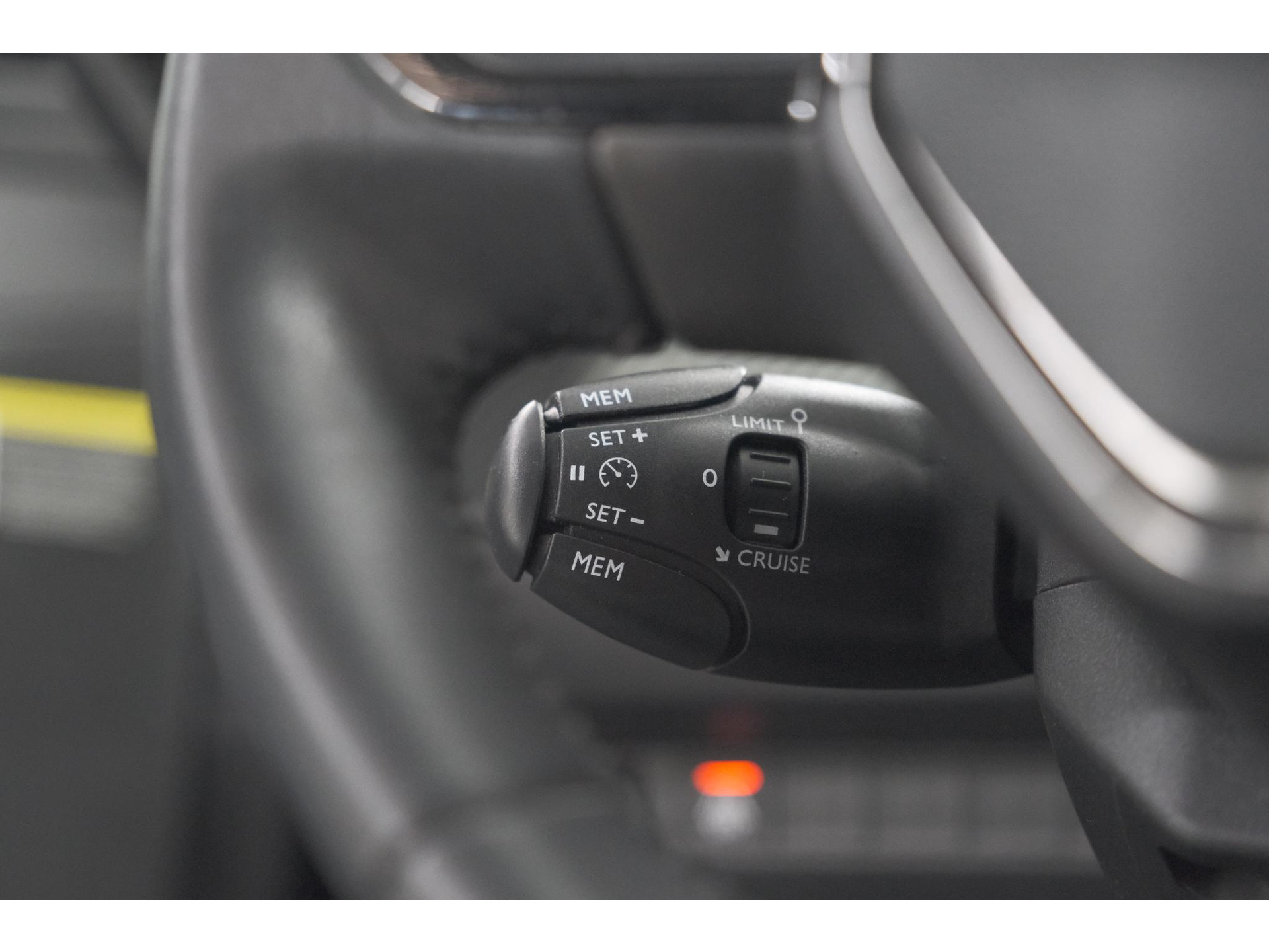 Peugeot 208 PureTech 100 Allure Pack | Parkeersensoren | Apple Carplay | Stoelverwarming