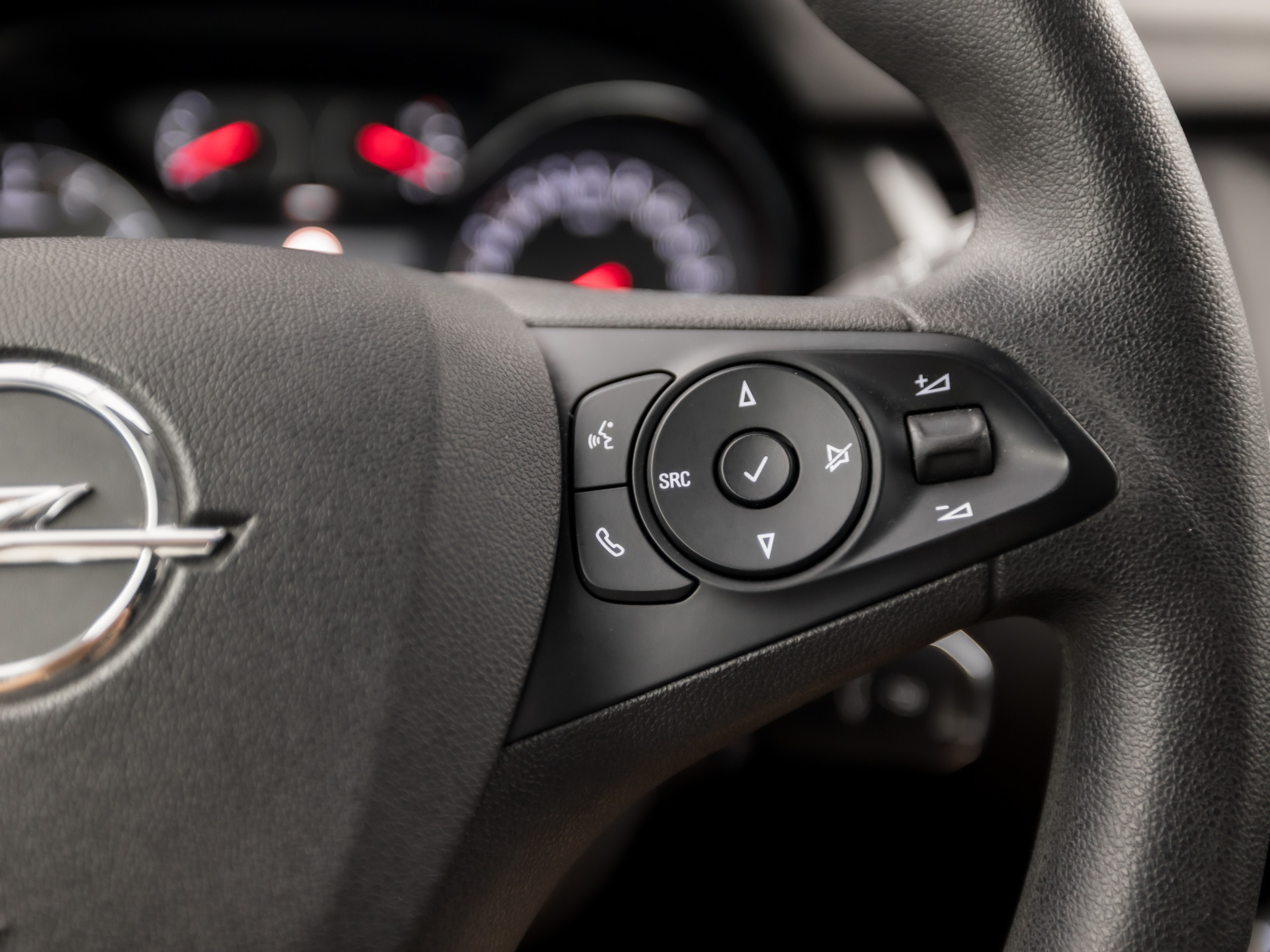 Opel Grandland X 1.2 Turbo Sport (APPLE CARPLAY, NAVIGATIE, GETINT GLAS, CRUISE, SPORTSTOELEN, ARMSTEUN, LM VELGEN, NIEUWE APK, NIEUWSTAAT)