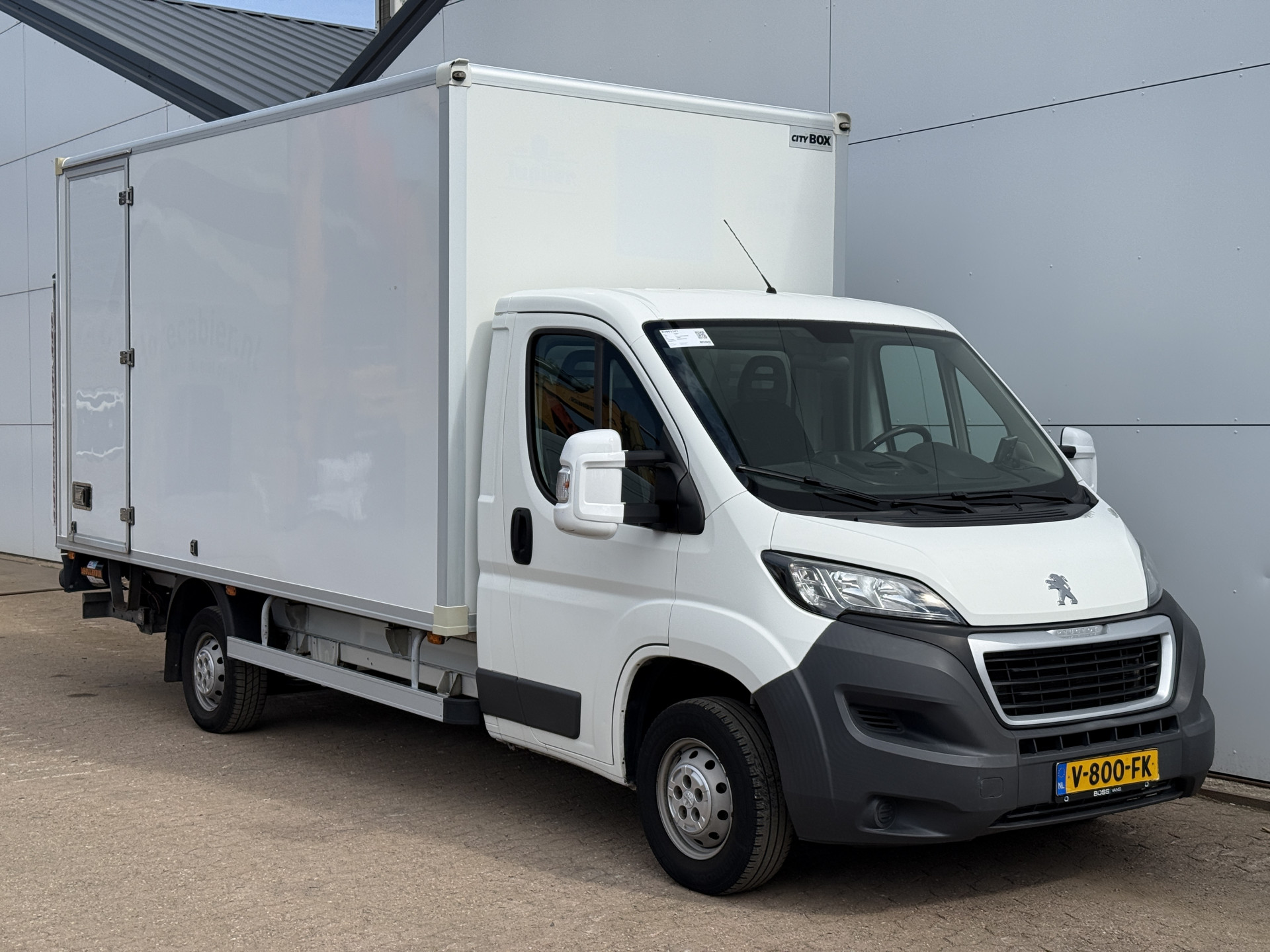 Peugeot Boxer 2.0 130PK Bakwagen Laadklep Nieuwe Distributieriem Navigatie Camera Airco Zijdeur Meubelbak Koffer