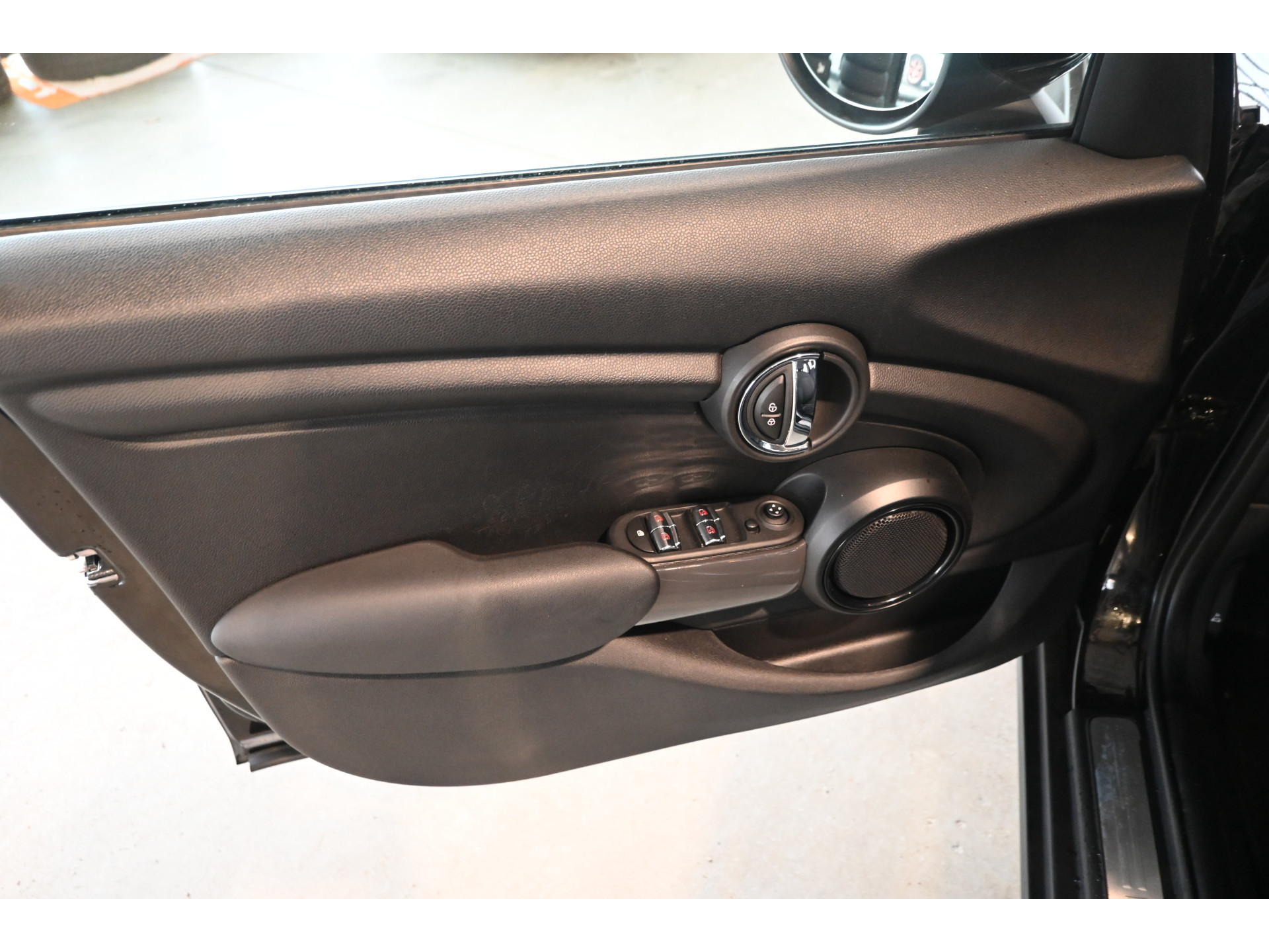 MINI Mini 1.5 Cooper Airco Navigatie LED Cruise Control Direct Leverbaar! Rijklaarprijs Inruil Mogelijk!