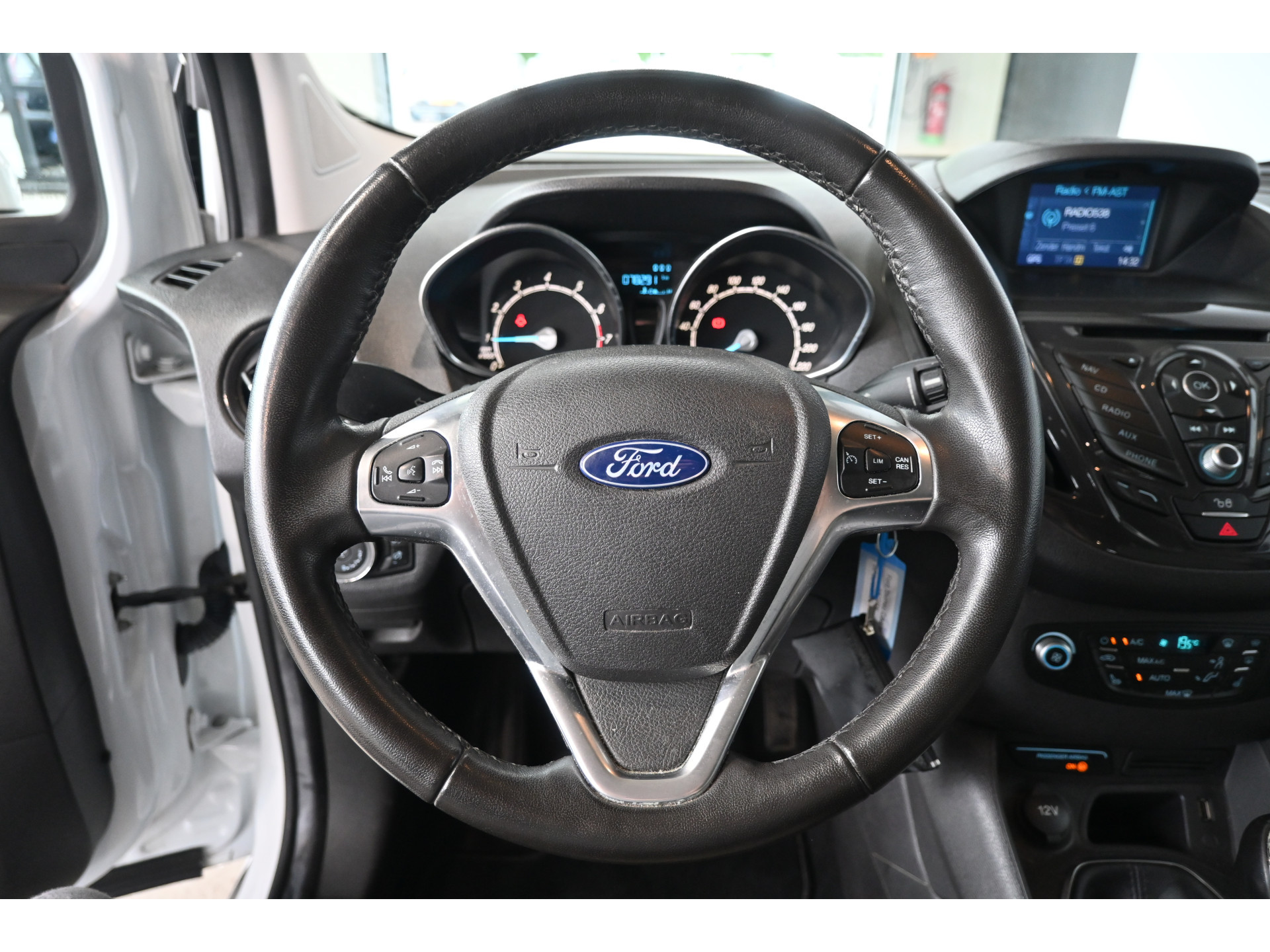 Ford Tourneo Courier 1.0 Titanium Clima Navigatie 2x Schuifdeur Stoelverwarming Cruise Control Rijklaarprijs! Inruil Mogelijk!