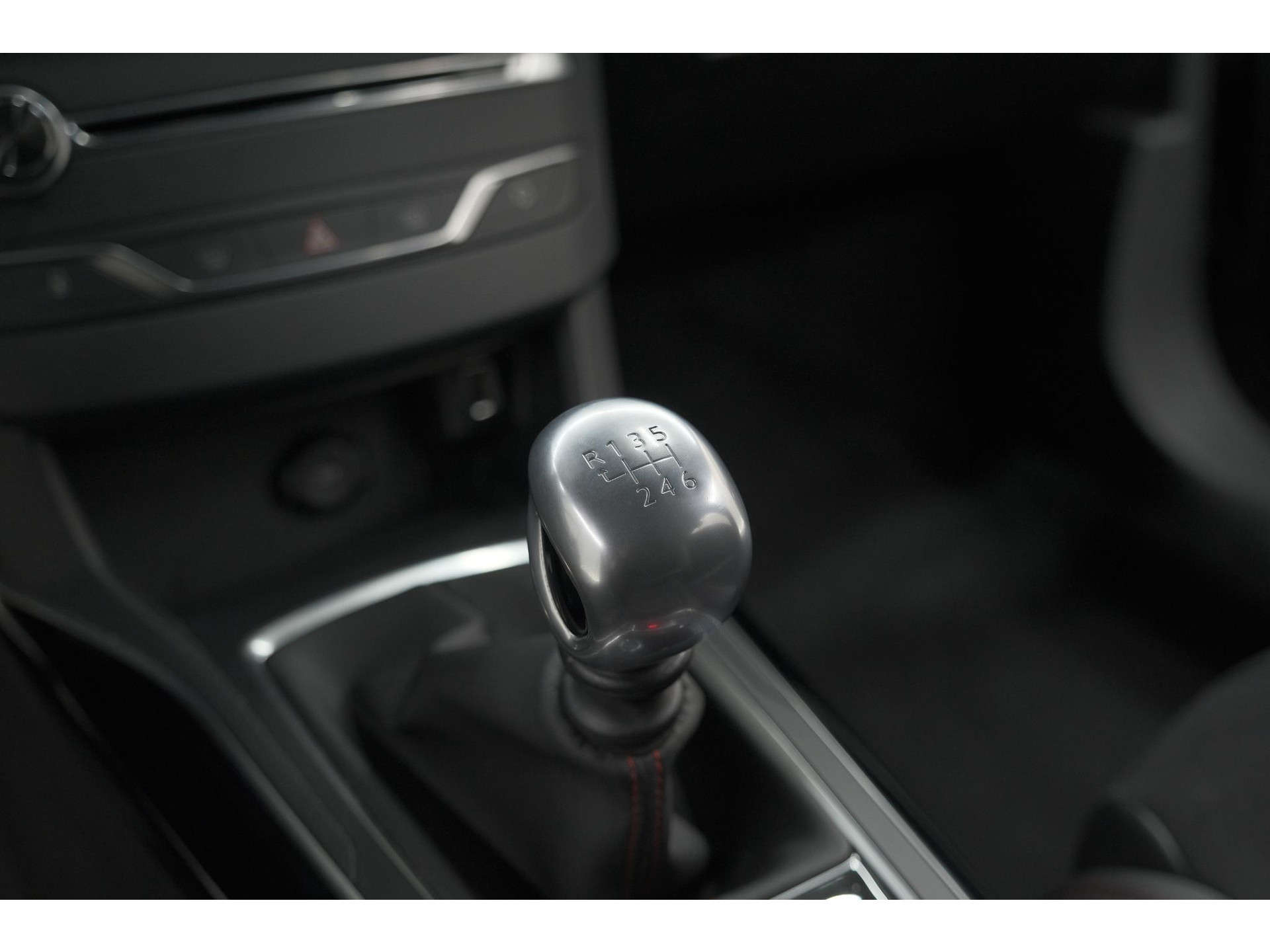 Peugeot 308 SW PureTech 130 GT-line | Trekhaak | Panoramadak | Camera | Alcantara Bekleding | Dodehoekdetectie