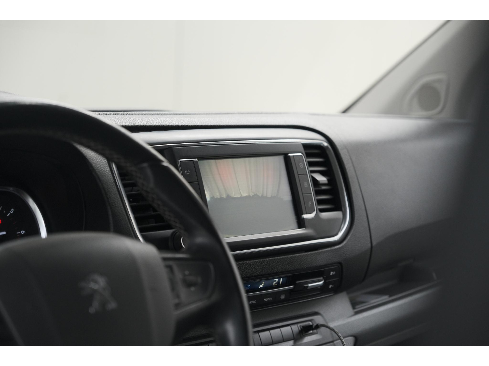 Peugeot Expert 2.0 BlueHDI 180 Automaat Standard Premium | Standkachel | Trekhaak | Head-Up Display | Camera | Apple Carplay | Laadruimte Betimmering