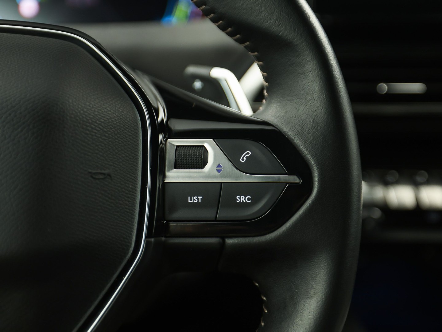 Peugeot 3008 1.6 HYbrid 225 Allure Sport 225Pk Automaat (APPLE CARPLAY, GROOT NAVI, 360 CAMERA, LEDER, SPORTSTOELEN, ZWART HEMEL, KEYLESS, GETINT GLAS, NIEUWSTAAT)