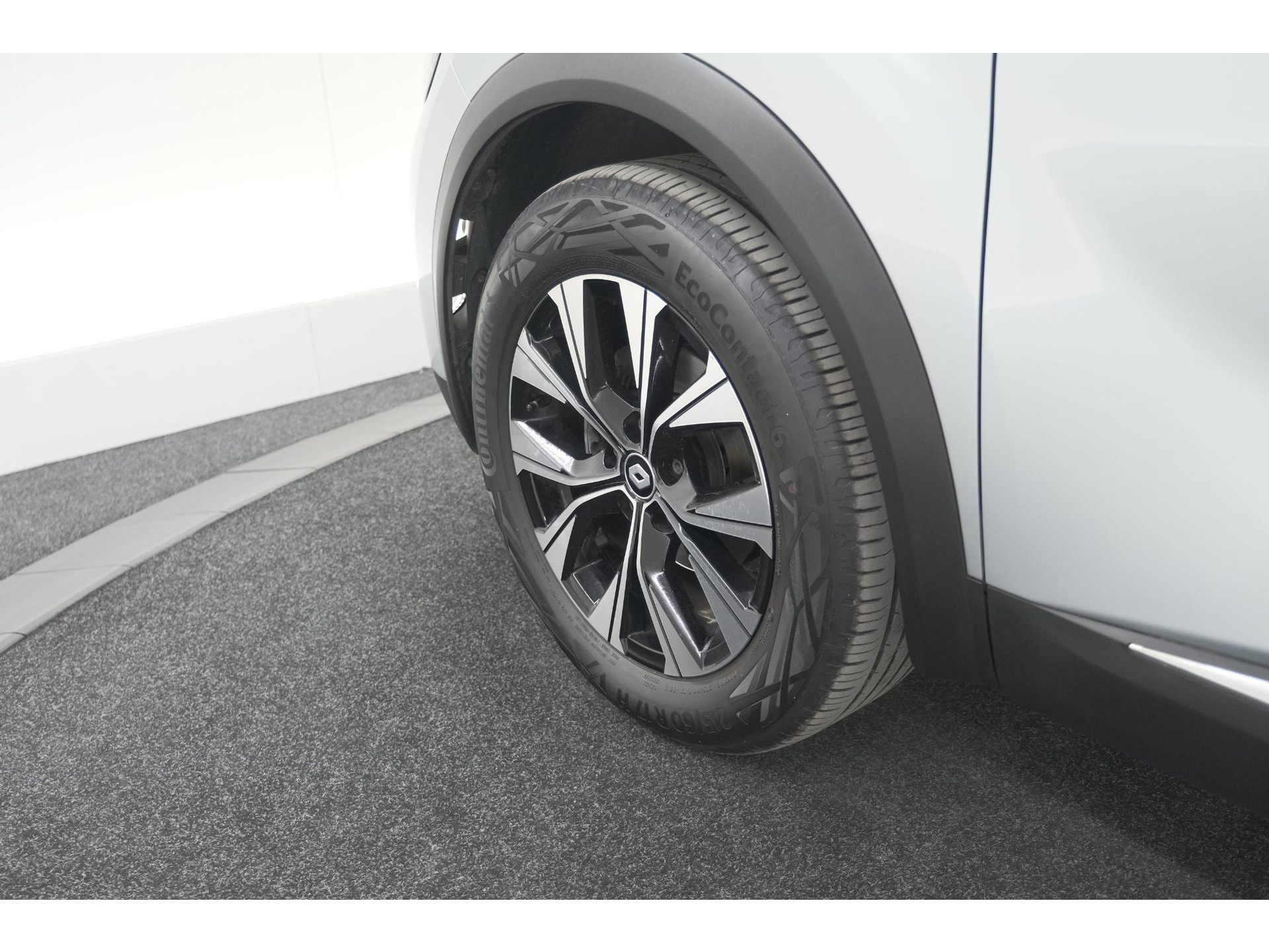 Renault Captur Mild Hybrid 140 EDC Techno | Camera | 9.3 Inch Groot Scherm | Stoelverwarming | Apple Carplay