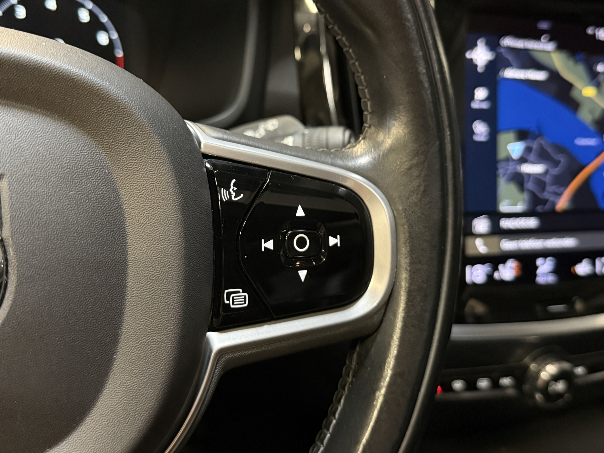 Volvo V60 2.0 B4 Business Pro | R-Design | Stoel/Stuurverwarming | Camera | Navi | Panoramadak