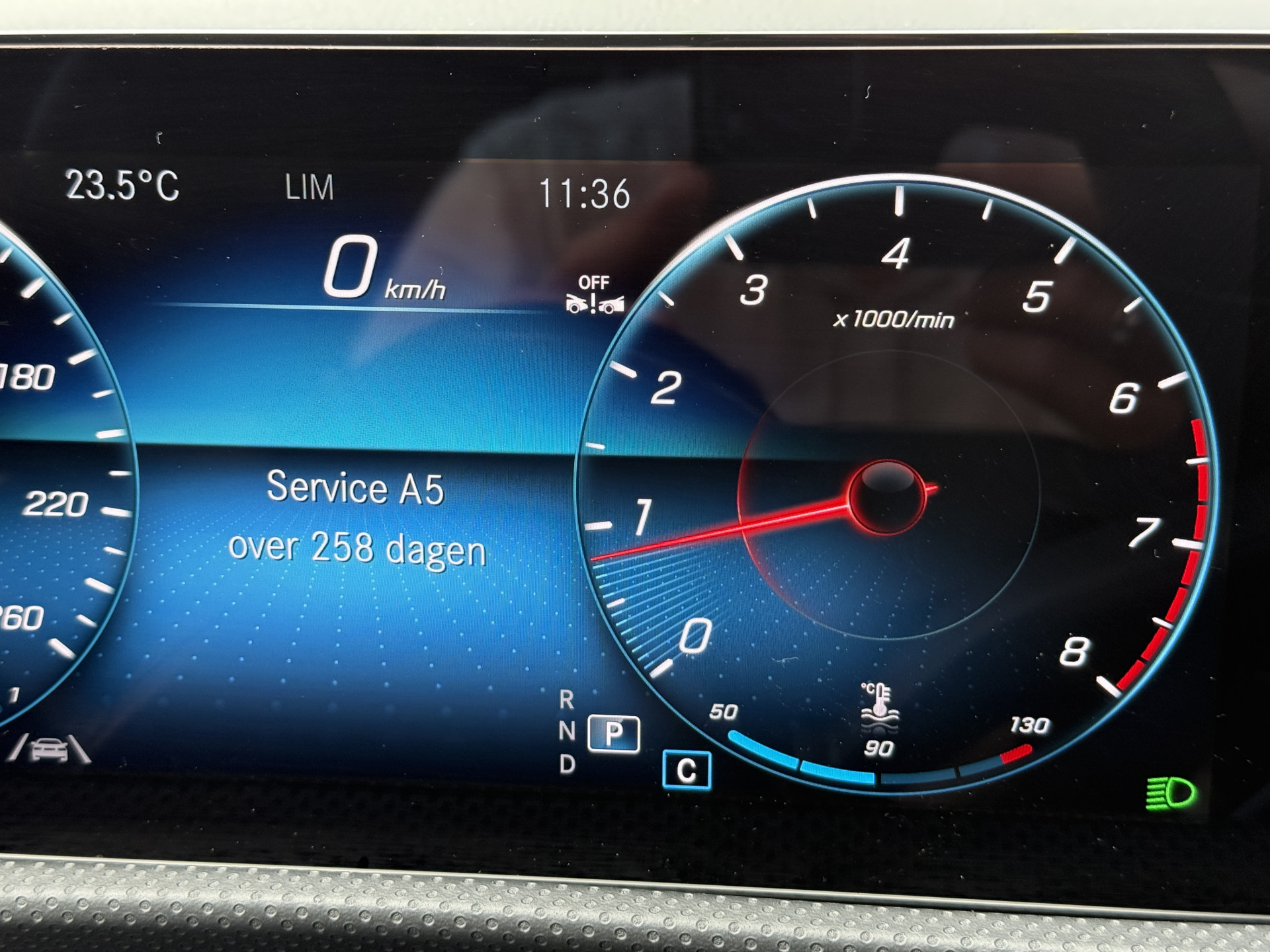 Mercedes-Benz CLA-klasse Shooting Brake 180 Luxury Line | Panoramadak | Leder | Camera | Sfeerverlichting