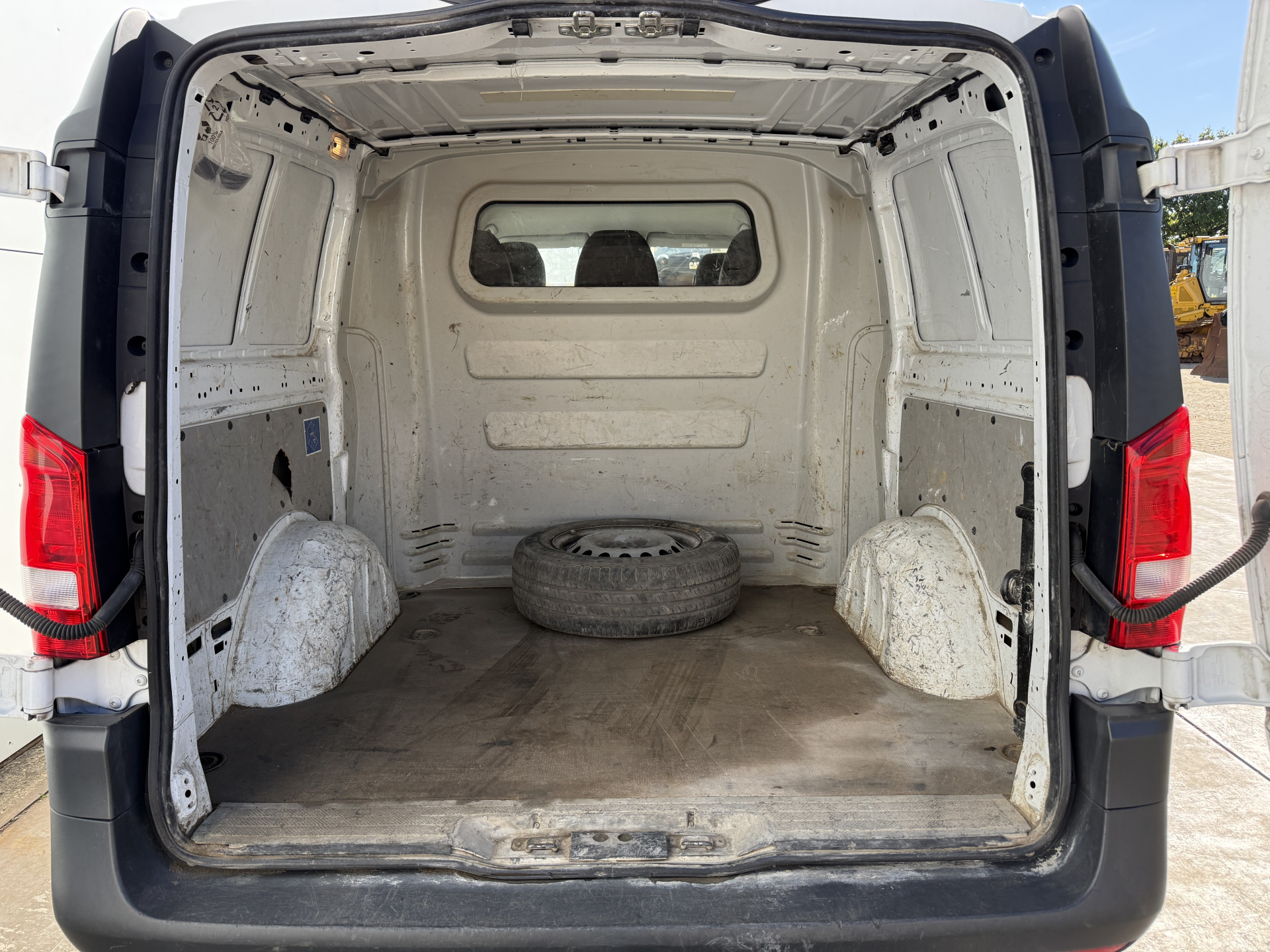 Mercedes-Benz Vito 114 1.9 CDI 136PK Dubbele Cabine L2H1 5 Stoelen Climate Control Cruise Control Trekhaak Carplay Camera