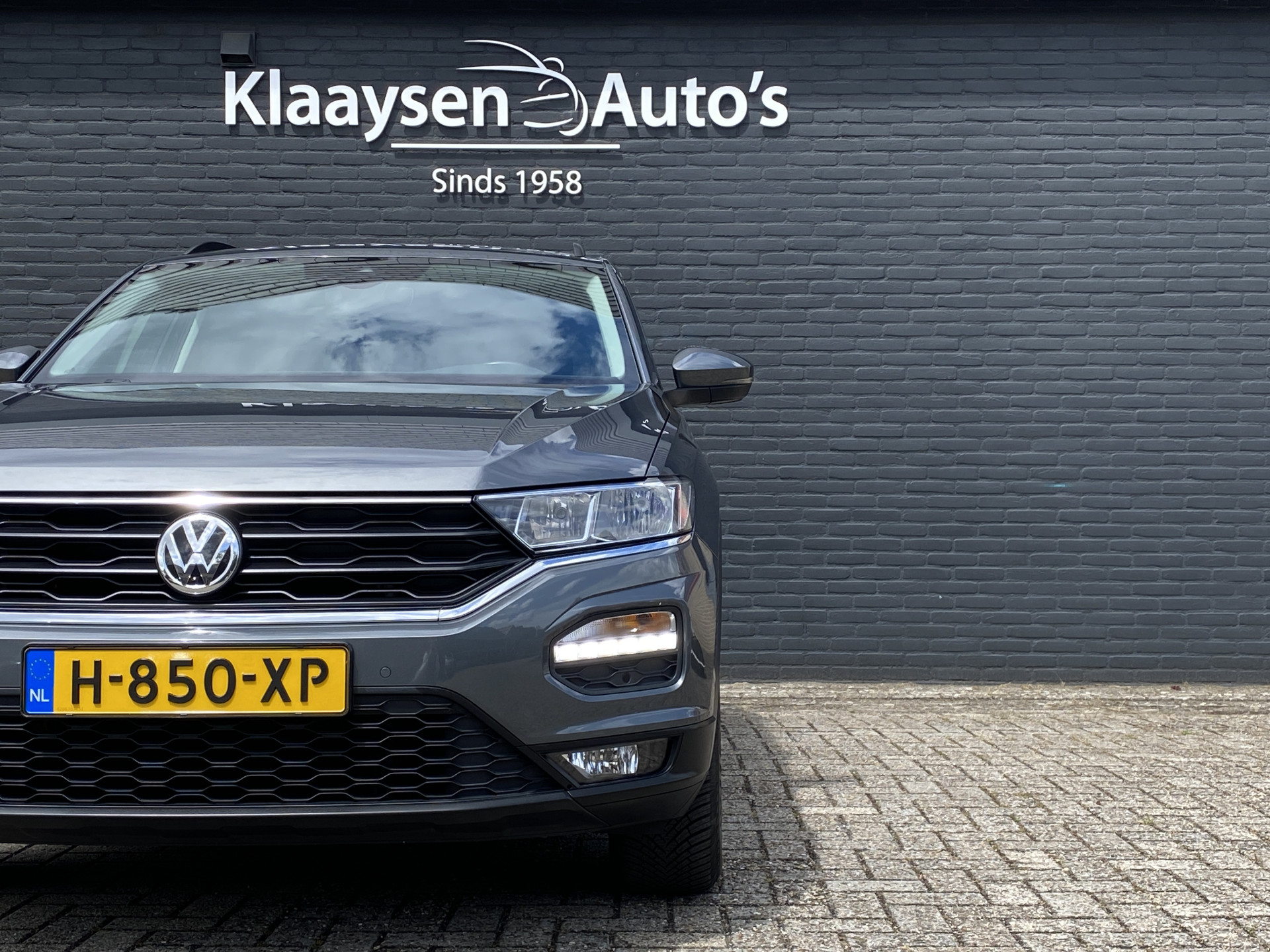 Volkswagen T-Roc 1.0 TSI Style 116 pk | adaptieve cruise control | navigatie | parkeersensoren | all season banden | climate control
