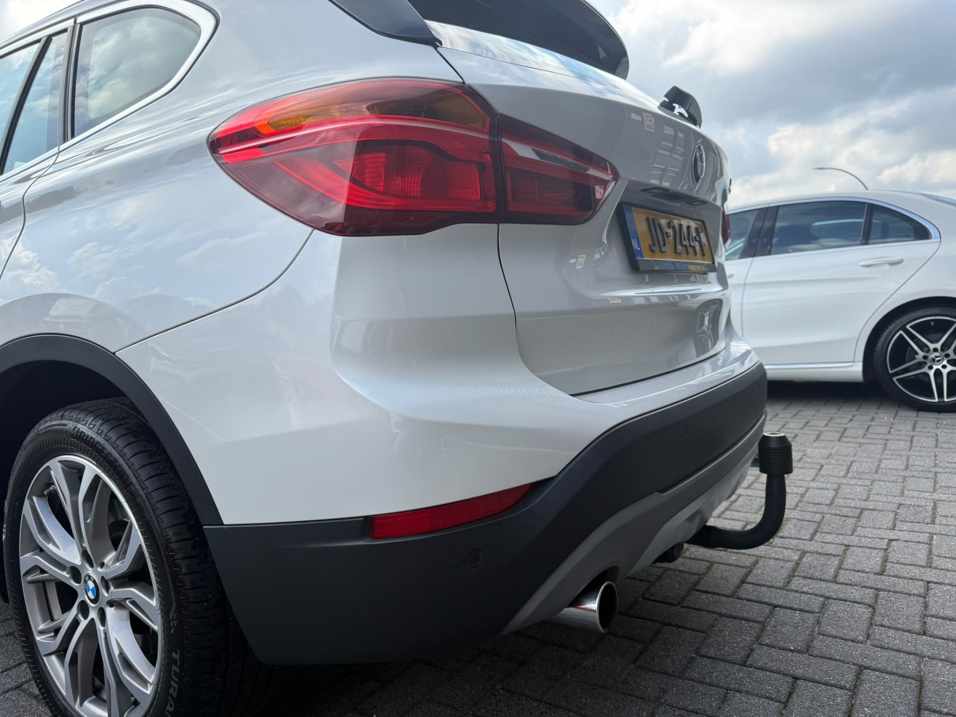 BMW X1 xDrive20i xLine | 3E EIGENAAR | 3/6/12MND GARANTIE| PANO DAK | HEAD UP | LEDER | NAVI |