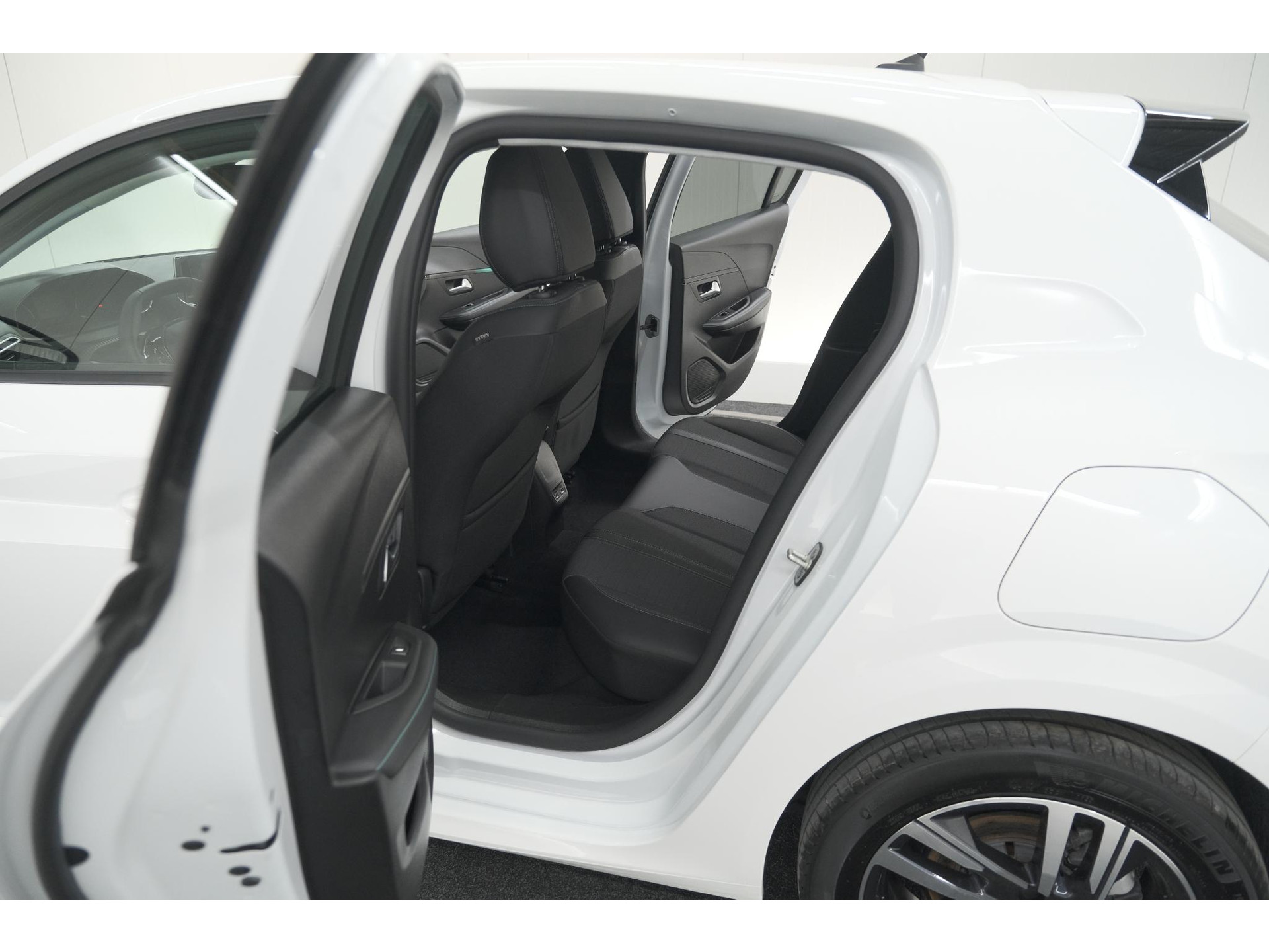 Peugeot 208 PureTech 100 Allure Pack | Camera | Apple Carplay | Stoelverwarming | Parkeersensoren