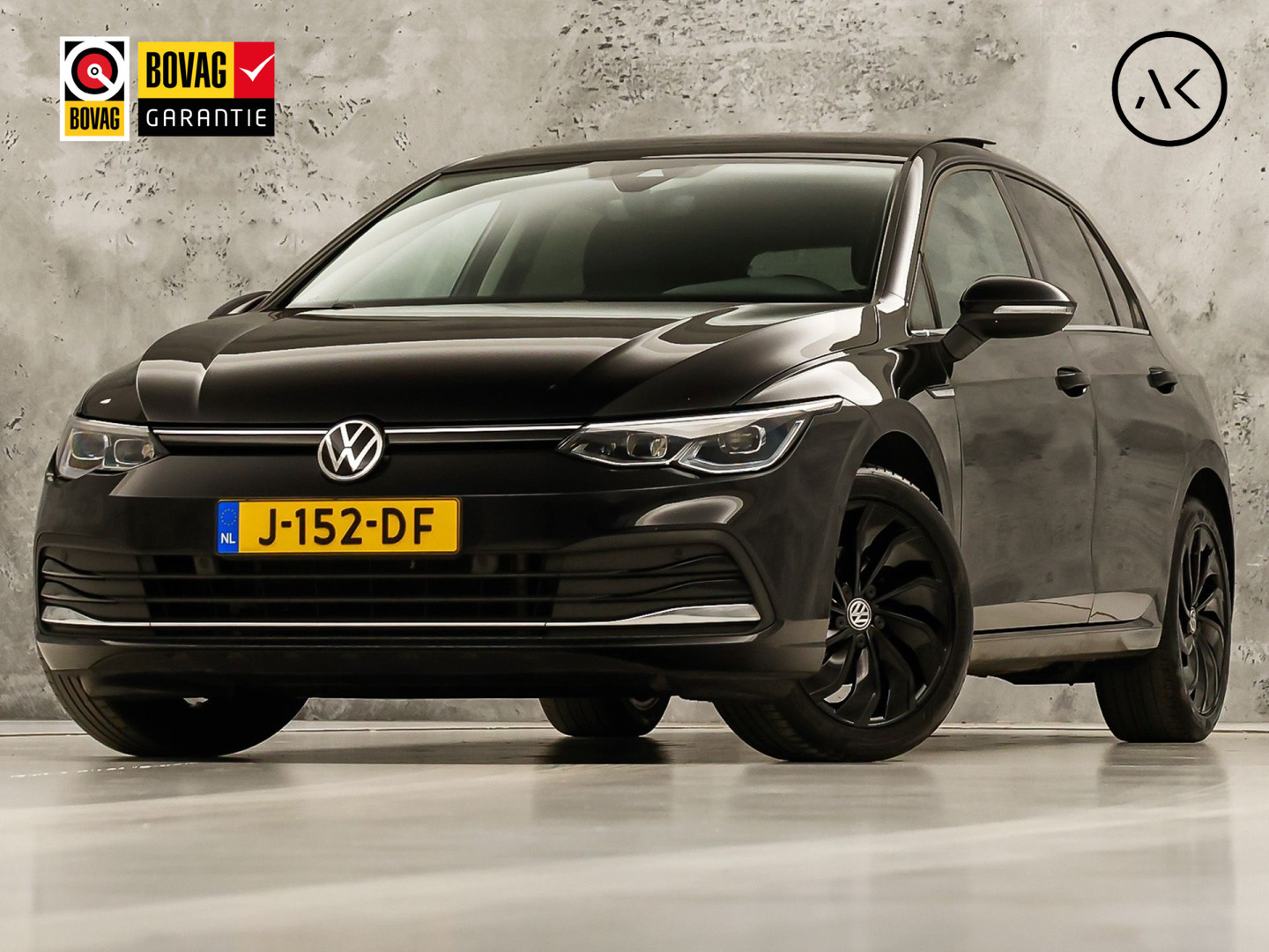 Volkswagen Golf 1.5 TSI Sport (PANORAMADAK, BLACK PACK, APPLE CARPLAY, GROOT NAVI, CAMERA, MEMORY SEAT, STOELVERWARMING, ALCANTARA, GETINT GLAS, TREKHAAK, NIEUWSTAAT)