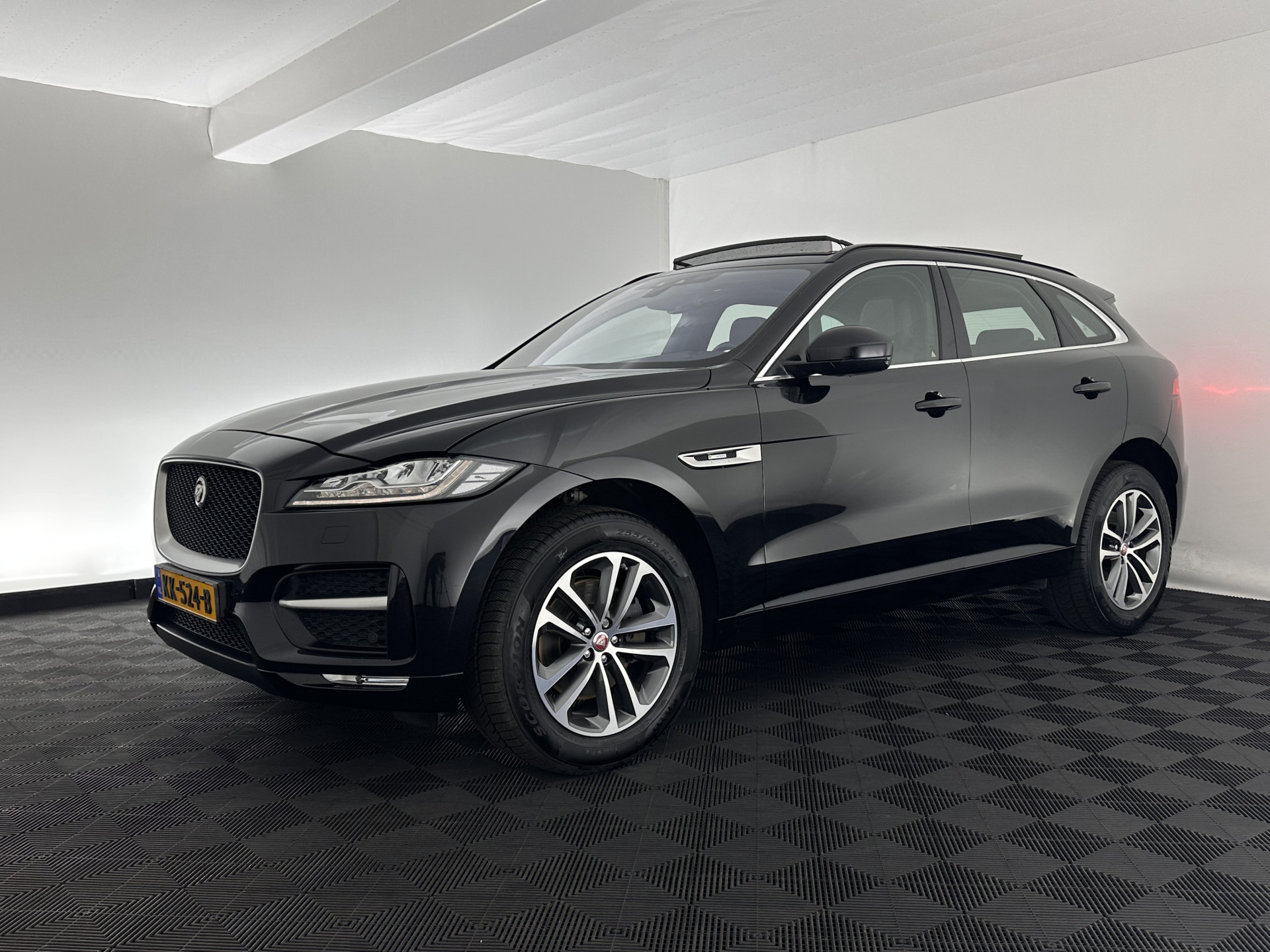 Jaguar F-PACE 3.0 S AWD R-Dynamic Aut *PANO | LEATHER | BLINDSPOT | FULL-LED | MERIDIAN-AUDIO | HEATED-SPORTSEATS | NAVI-FULLMAP | KEYLESS | CAMERA | CARPLAY | SHIFTPADDLES | PDC | LANE-ASSIST | MEMORY-PACK | DIGI-COCKPIT | .