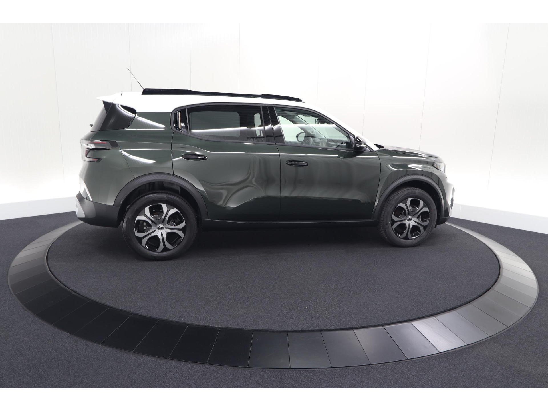Citroen Ë-C3 Aircross Plus 113pk Extended Range 54 kWh | 11 KW Lader | Camera | Apple CarPlay | Parkeersensoren
