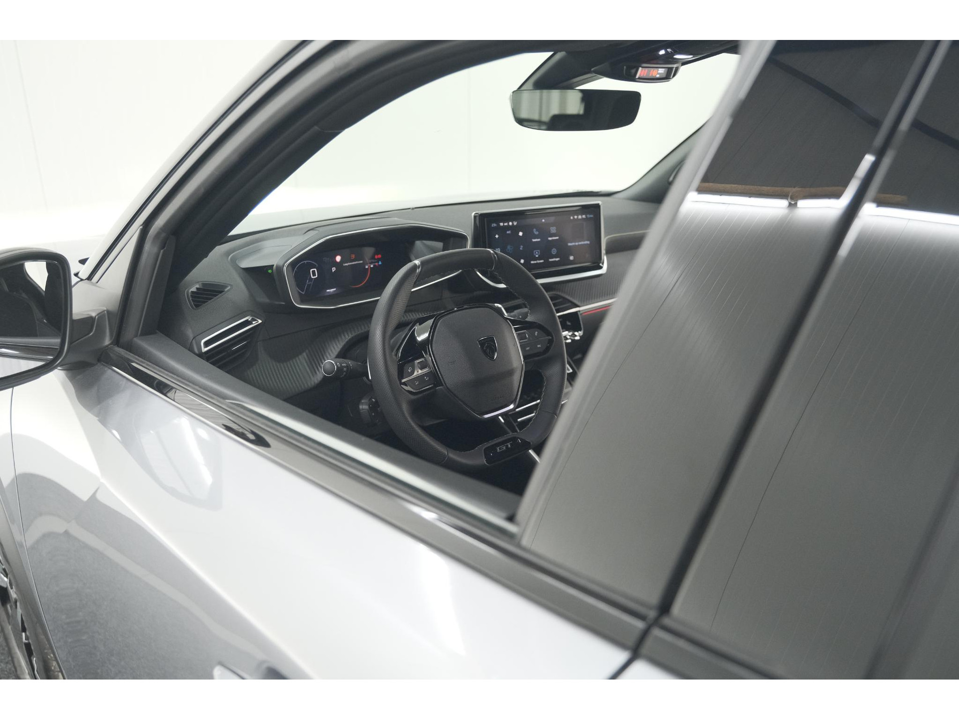Peugeot 2008 PureTech 130 EAT8 GT | 360 Camera | Stoelmassage | Adaptieve Cruise Control | Dodehoekdetectie