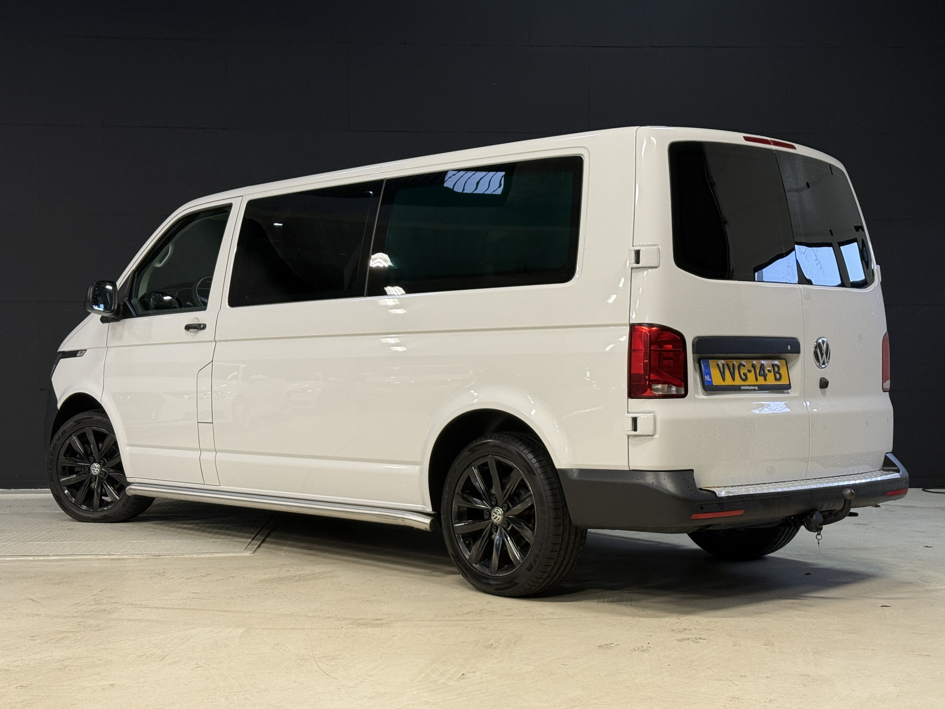 Volkswagen Transporter 2.0 TDI L2H1 30 DC Highline | Origineel NL | Apple carplay  | Camera | Trekhaak |