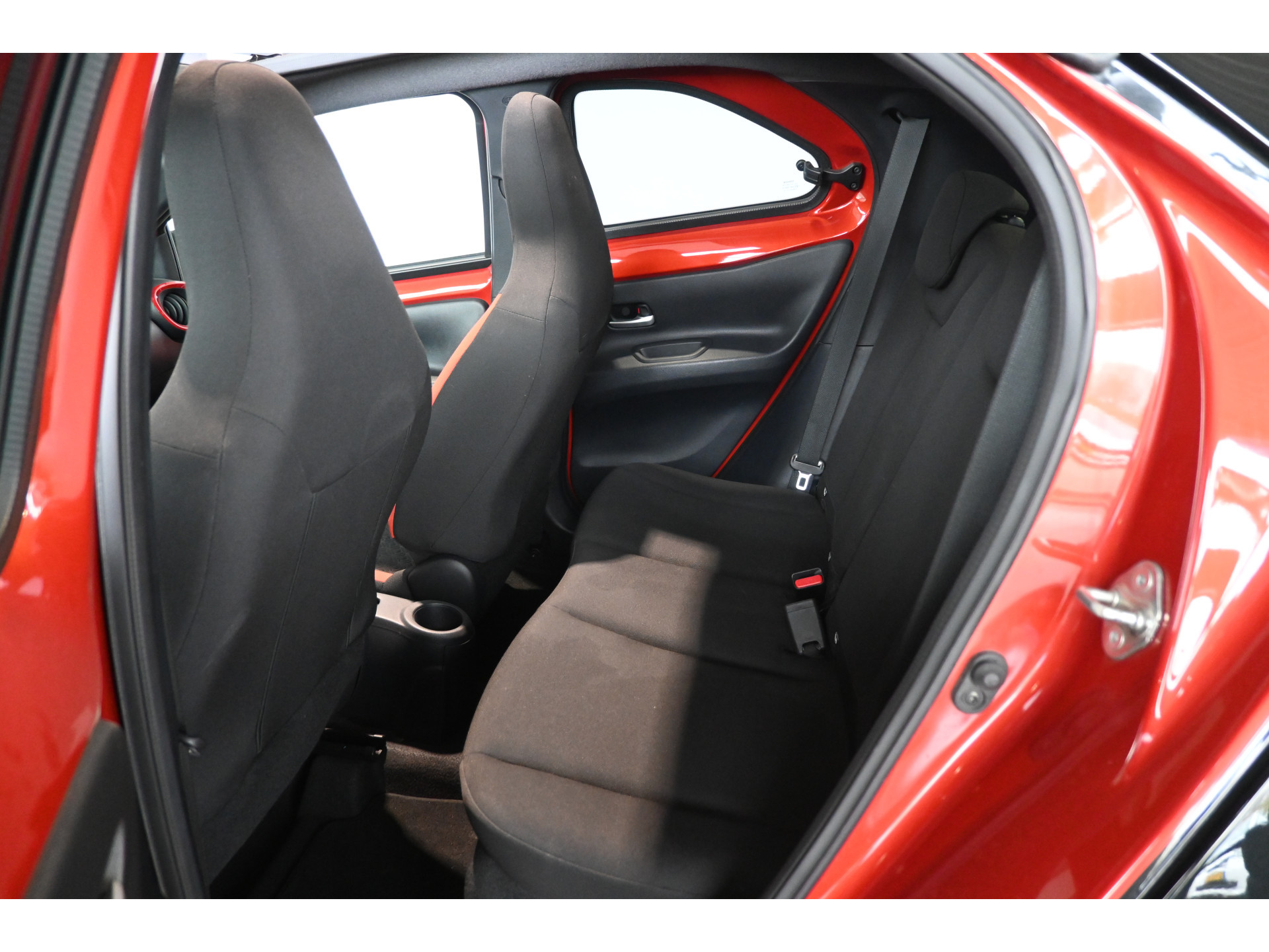 Toyota Aygo X 1.0 VVT-i MT Play Clima Carplay Panoramadak Camera LED Rijklaarprijs Inruil Mogelijk!