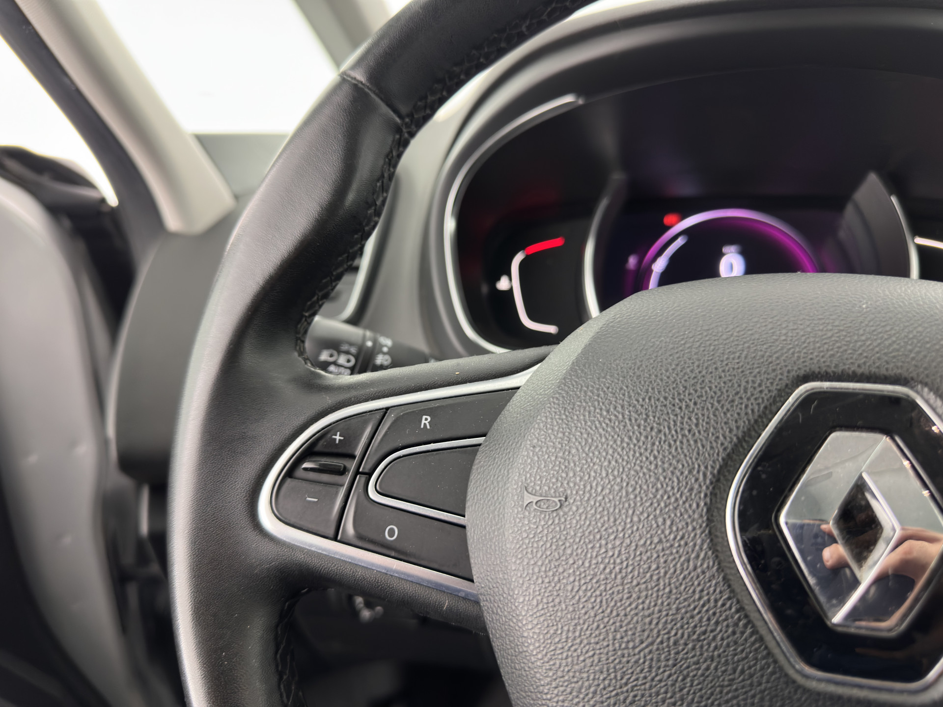 Renault Grand Scénic 1.3 TCe Business Zen [ 7-Pers. ] (INCL-BTW) *NAVI-FULLMAP | COMFORT-SEATS | DIGI-COCKPIT | ECC | PDC | CRUISE | PRIVACY-GLASS | DAB | CARPLAY*