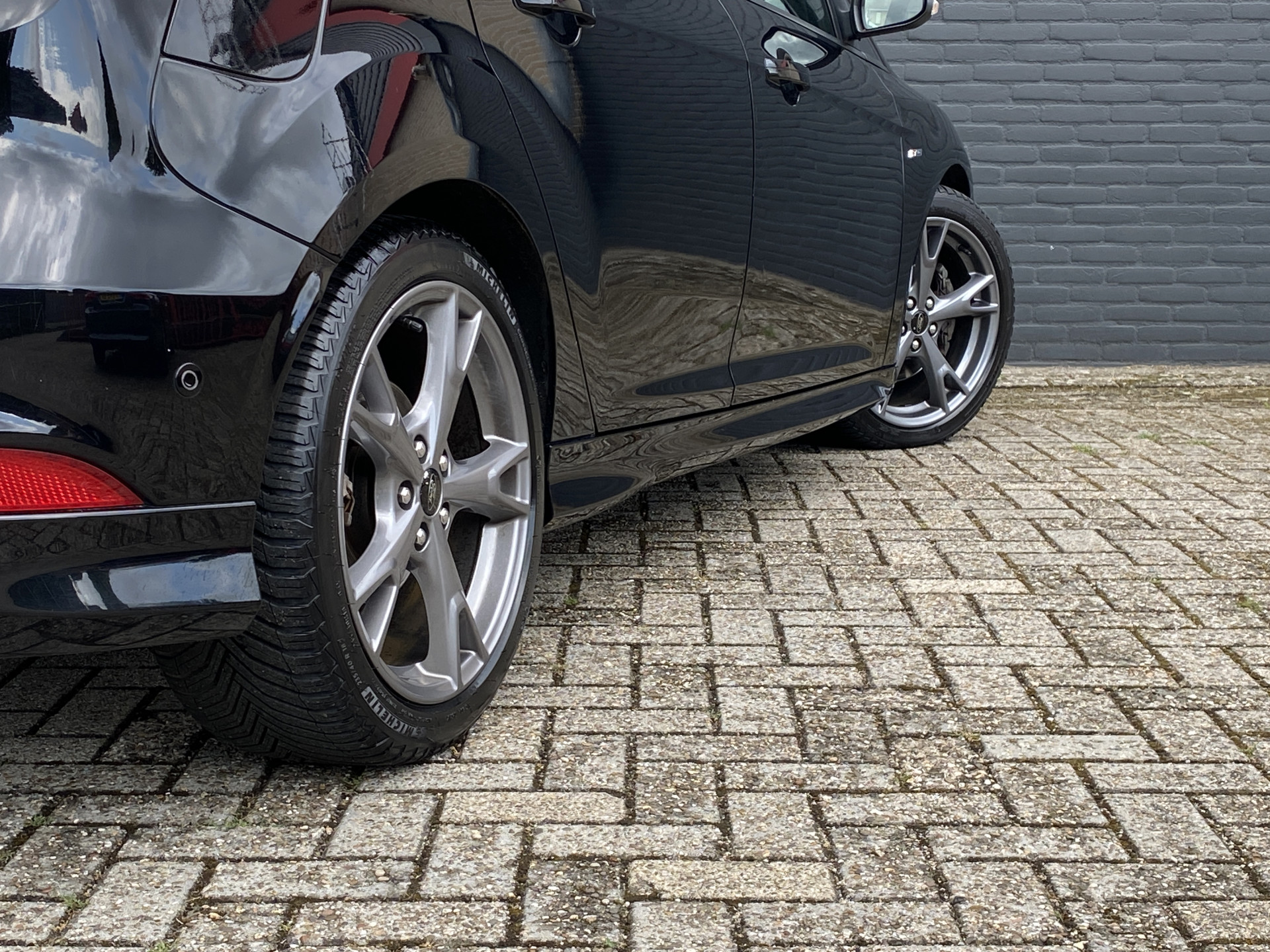 Ford Focus 1.5 ST-Line 150 pk | navigatie | cruise control | trekhaak | all season banden | carplay | parkeersensoren