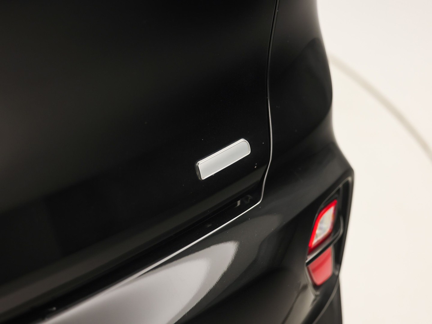 Kia Niro 1.6 GDi Hybrid DynamicLine 141Pk Automaat (APPLE CARPLAY, GROOT NAVI, CAMERA, TREKHAAK, SPORTSTOELEN, ADAPTIVE CRUISE, LANE ASSIST, NIEUWE APK, NIEUWSTAAT)