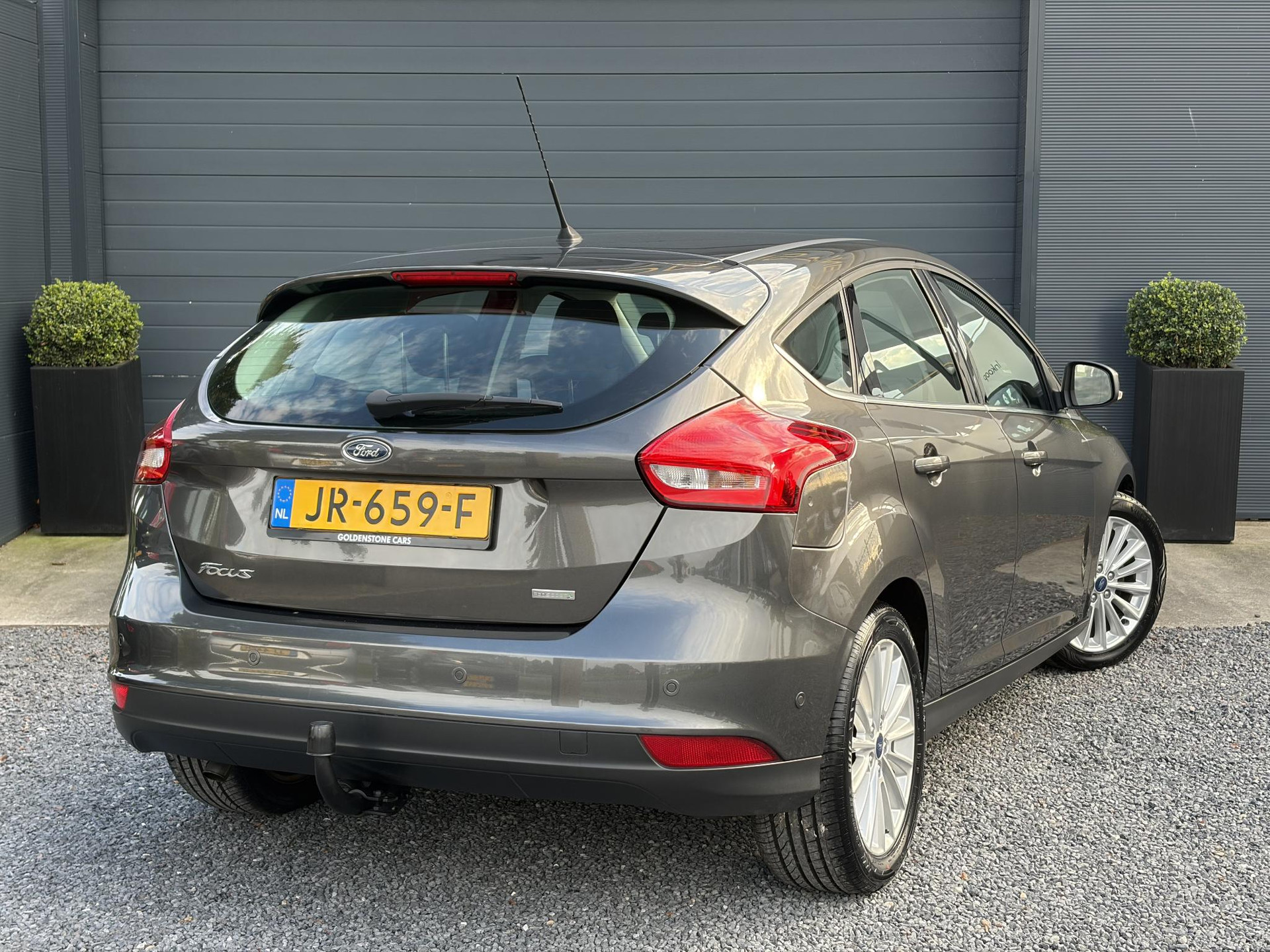 Ford Focus 1.0 Titanium   ✓125pk✓2e Eigenaar✓Navi✓Trekhaak✓6 Bak✓Clima✓Cruise✓Pdc V+A✓Net Beurt gehad✓17''Lm velgen✓N.A.P✓N.A.P✓Apk tot 09-2027