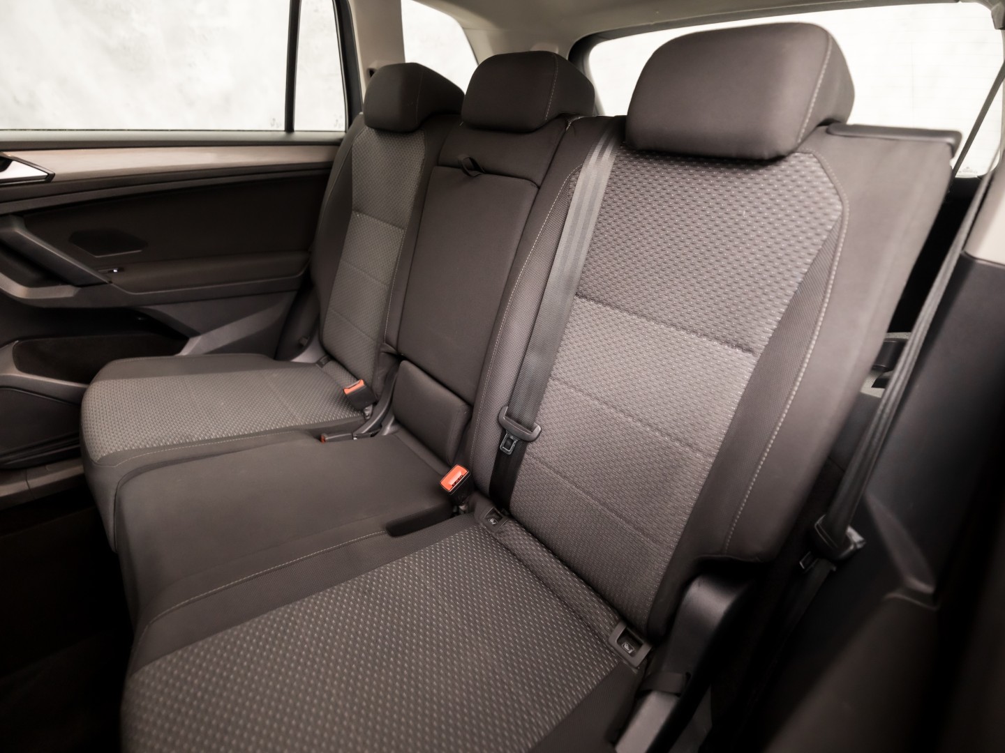 Volkswagen Tiguan Allspace 1.4 TSI Sportline 7 Persoons 150Pk Automaat (APPLE CARPLAY, GROOT NAVI, CLIMATE, GETINT GLAS, SPORTSTOELEN, PARKEERSENSOREN, ADAPTIVE CRUISE, NIEUWSTAAT)