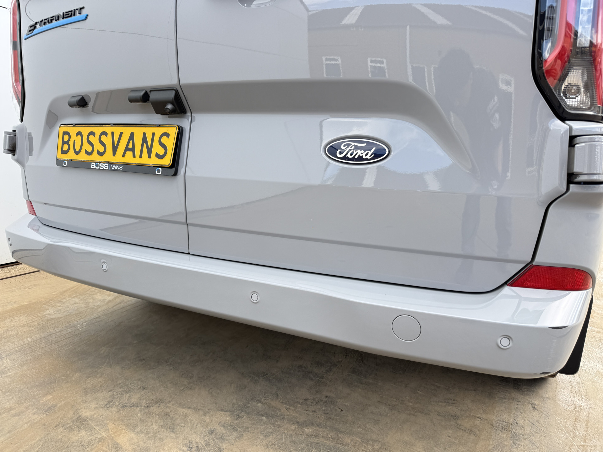 Ford e-Transit Custom 65 kWh 218PK Elektrisch 344km WLTP 2300kg Trekvermogen BEV Snelladen Stoelverwarming LED Cruise Control Camera Carplay Parkeersensoren v+a
