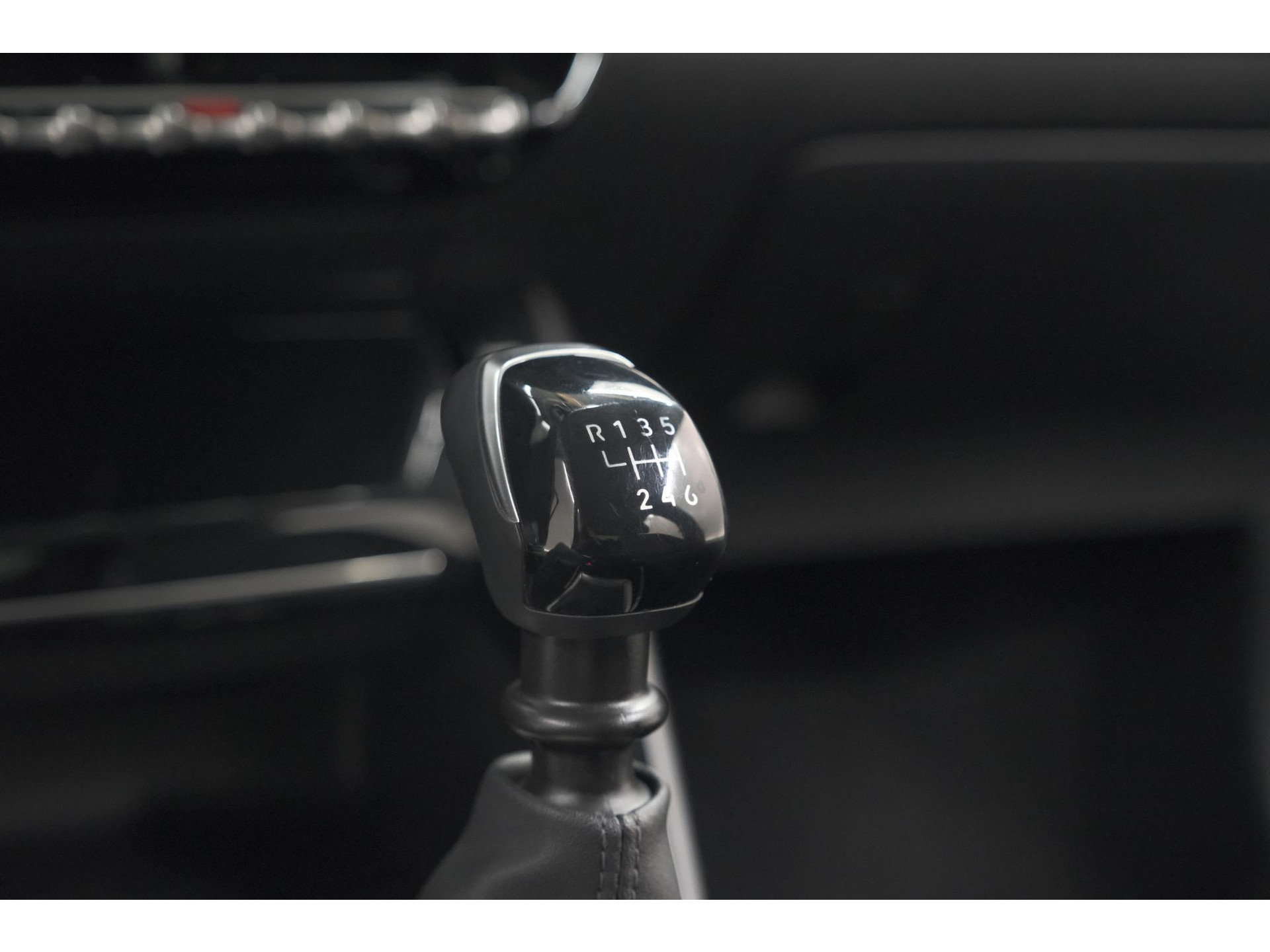 Peugeot 208 PureTech 100 Allure | Parkeersensoren | Navigatie | Apple Carplay