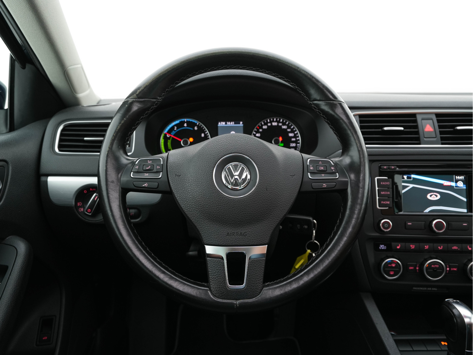 Volkswagen Jetta 1.4 TSI Hybrid Highline Executive-Pack Aut. *PANO | BI-XENON | NAVI-FULLMAP | CAMERA | HEATED-COMFORTSEATS | ECC | PDC | PRIVACY-GLASS | CRUISE | RADIO-CD | SHIFT-PADDLES | 17''ALU*