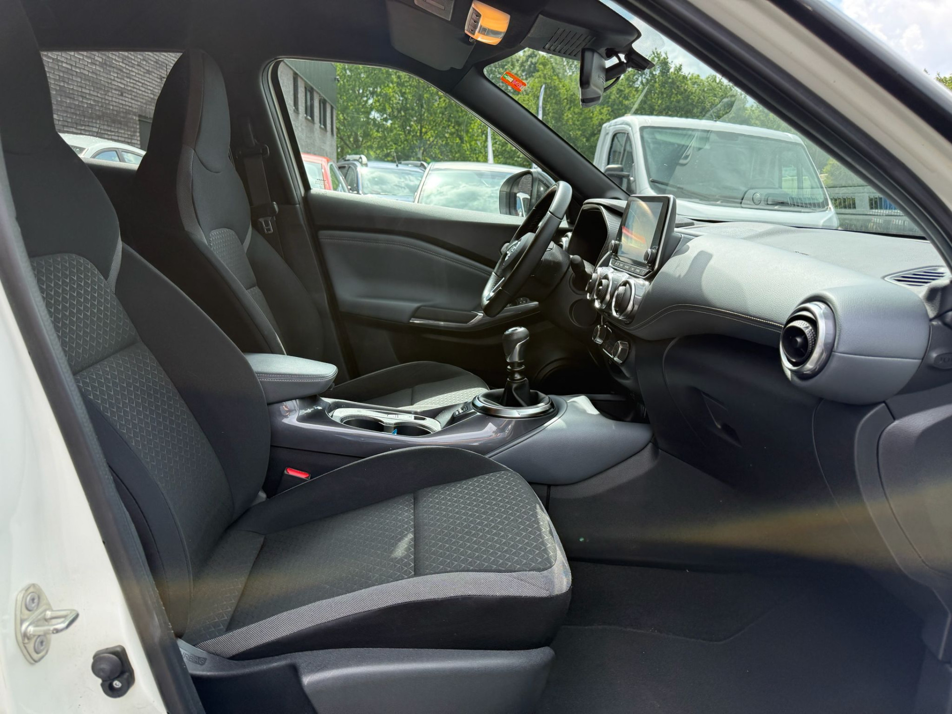 Nissan Juke 1.0 DIG-T N-Connecta | 2E EIGENAAR | 3/6/12MND GARANTIE | 19INCH | NAVI | LED | CARPLAY | CRUISE |