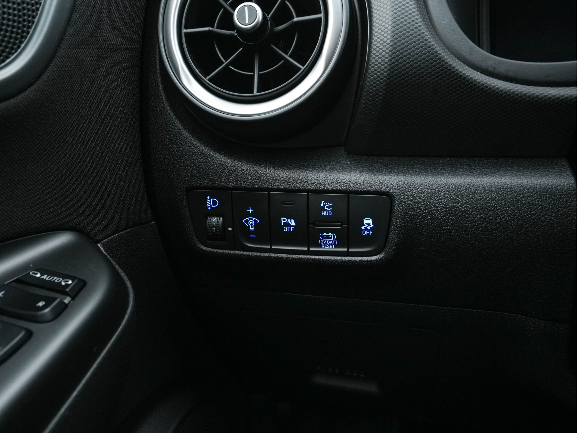 Hyundai Kona 1.6 GDI HEV Fashion (INCL-BTW) Aut. *NAVI-FULLMAP | DIGI-COCKPIT | FULL-LED | KEYLESS | CAMERA | HEAD-UP | SHIFT-PADDLES | DAB | COMFORT-SEATS | PRIVACY-GLASS | TOWBAR | 16 "ALU*