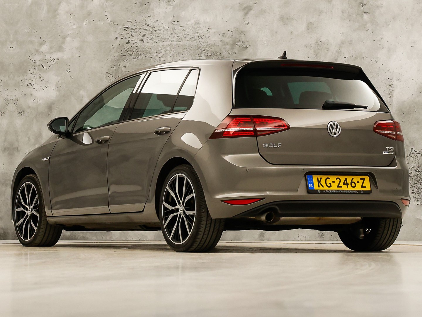 Volkswagen Golf 1.0 TSI Sportline Automaat (APPLE CARPLAY, NAVIGATIE, CAMERA, CLIMATE, SPORTSTOELEN, GETINT GLAS, LM VELGEN, CRUISE, NIEUWSTAAT)
