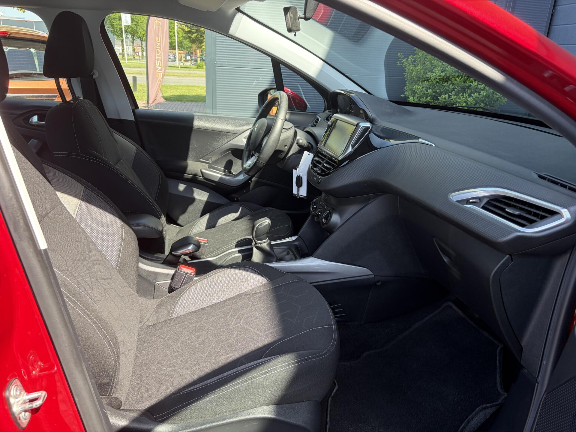 Peugeot 2008 1.2 PureTech Active 110pk,Dealer Onderhouden,Navi,Carplay,Airco,Cruise,Pdc,N.A.P,Apk tot 05-2027
