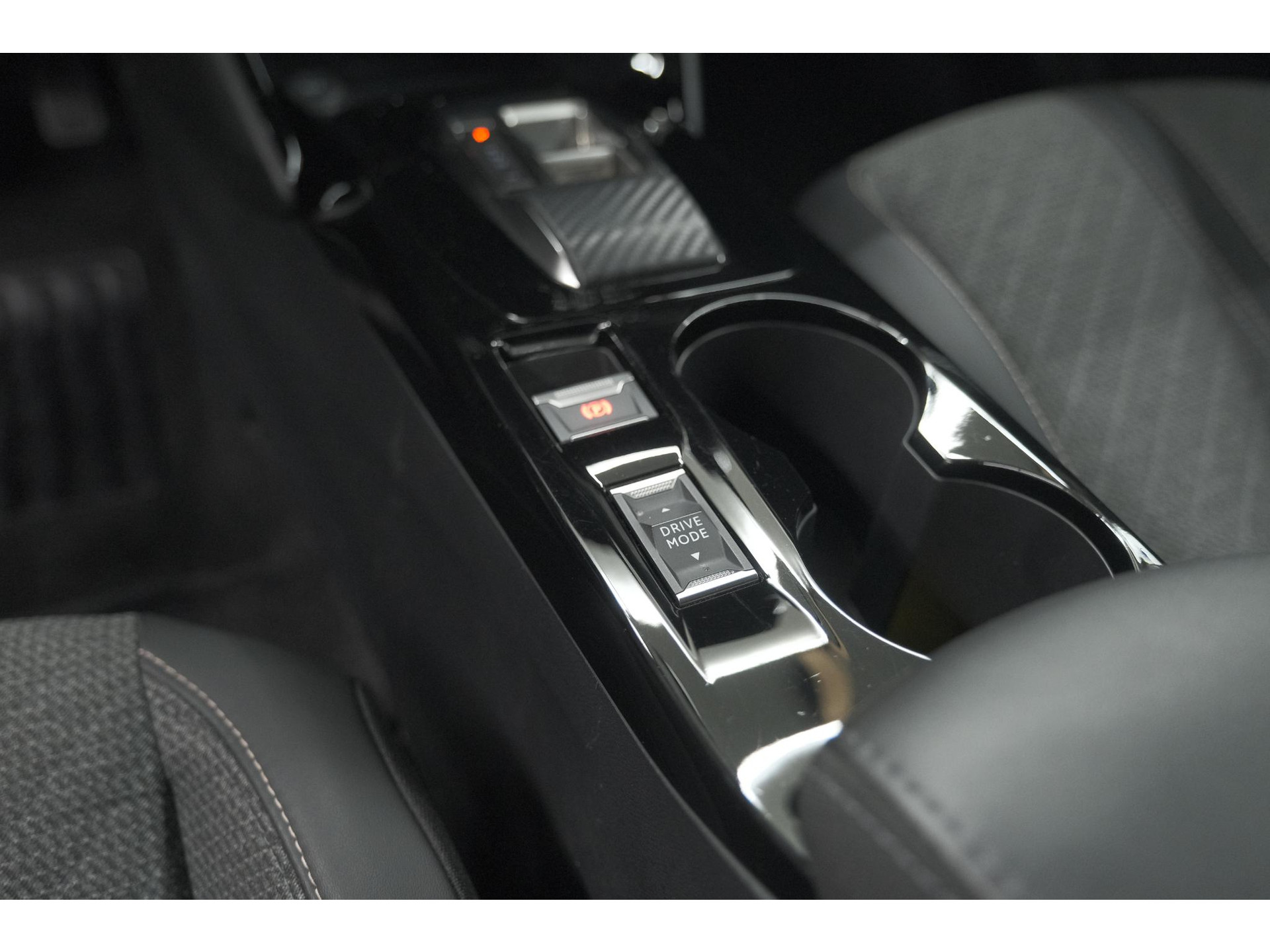 Peugeot 2008 Hybrid 136 e-DCS6 Allure | 360 Camera | Adaptieve Cruise Control | Dodehoekdetectie | Navigatie