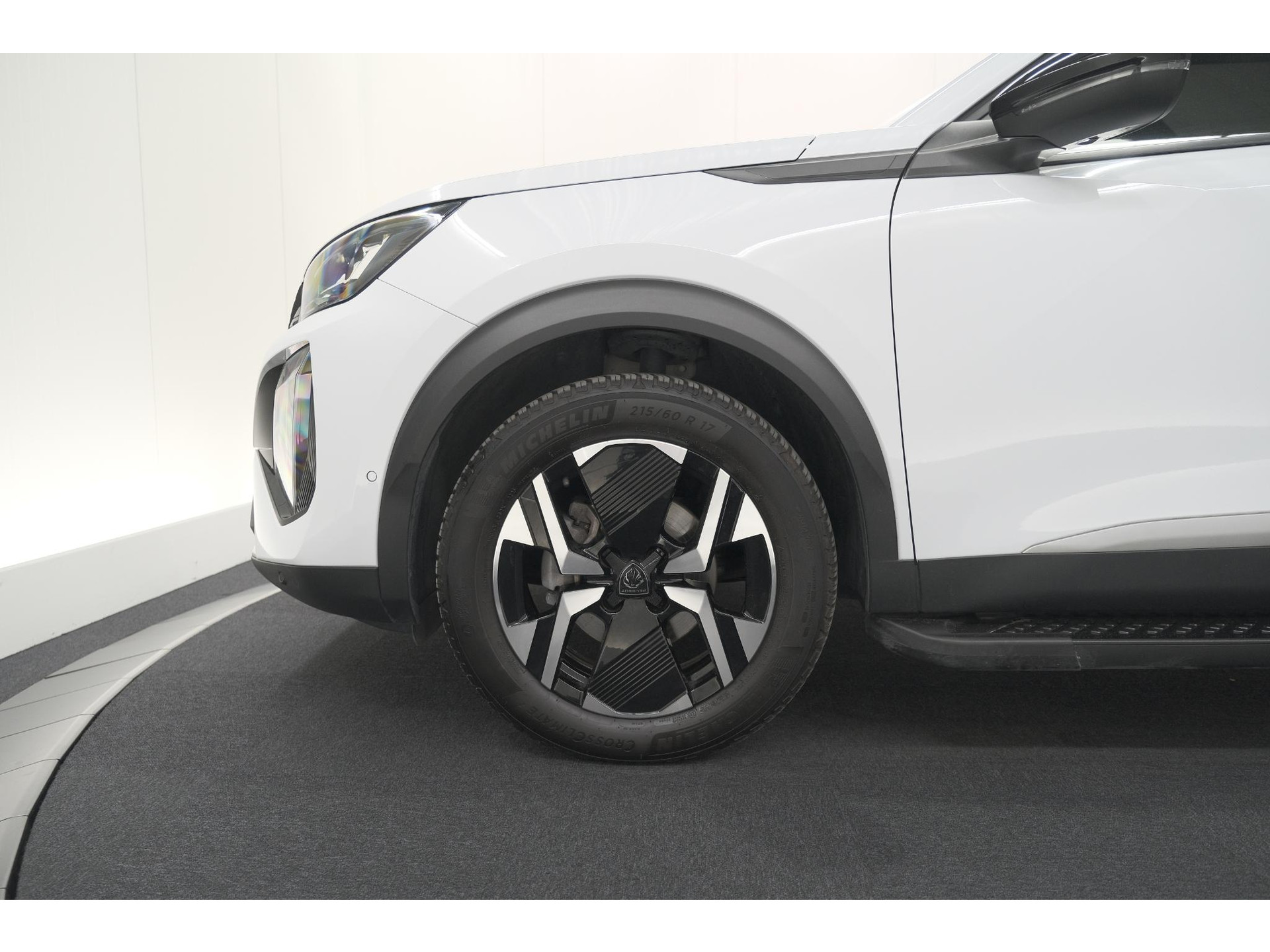 Peugeot 2008 PureTech 130 EAT8 Allure | Allseason banden | 360 Camera | Dodehoekdetectie | Apple Carplay | Stoelverwarming