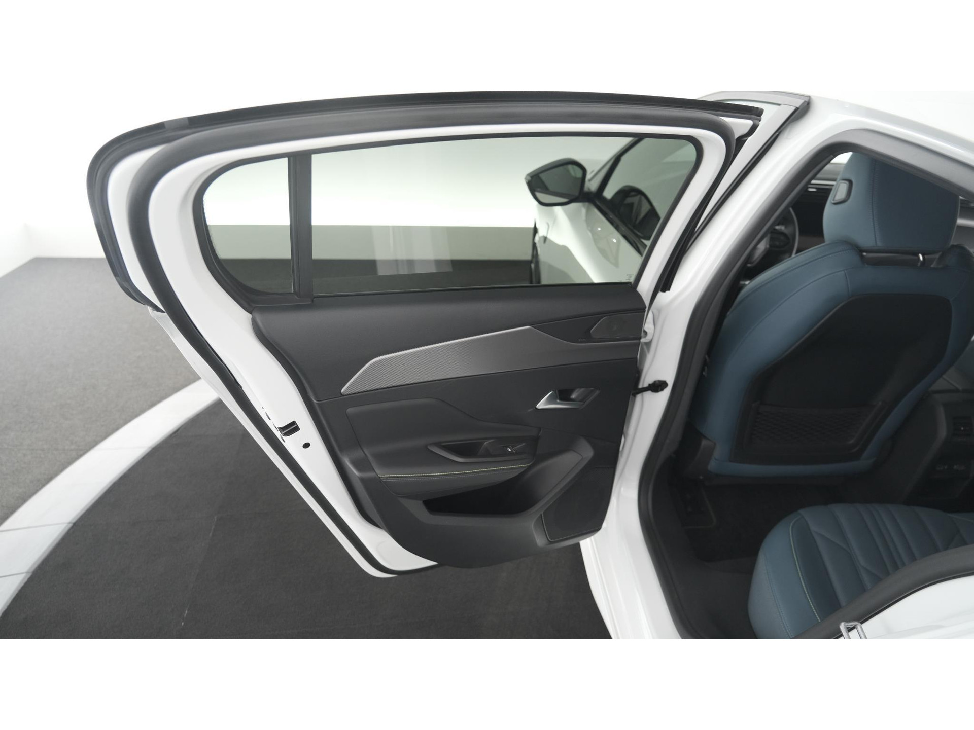 Peugeot 308 PureTech 130 GT Pack Business | Camera | Dodehoekdetectie | Apple Carplay